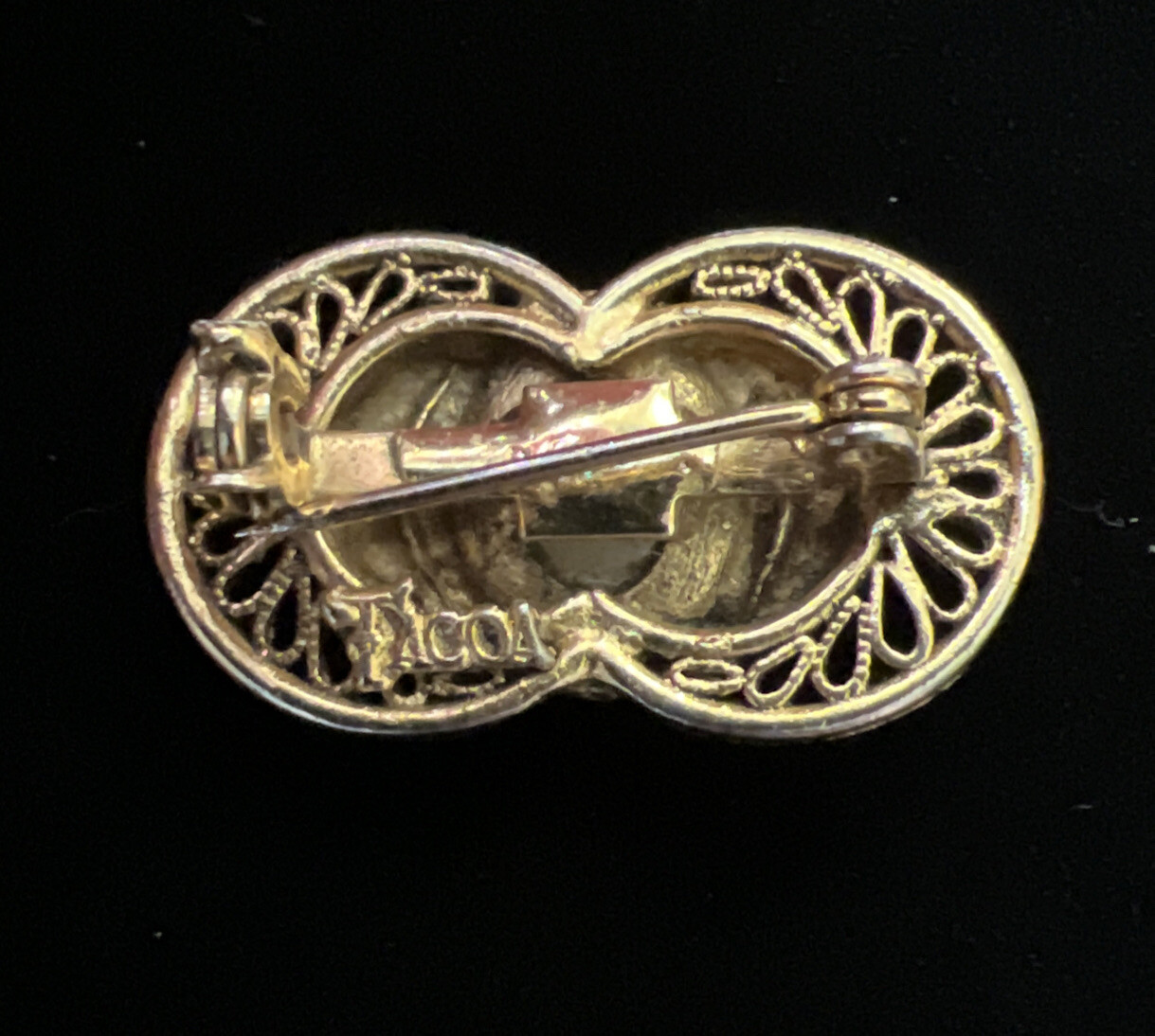 VINTAGE SIGNED TACOA GOLDTONE CENTER MOTHER OF PEARL BROOCH PIN 1” Diameter