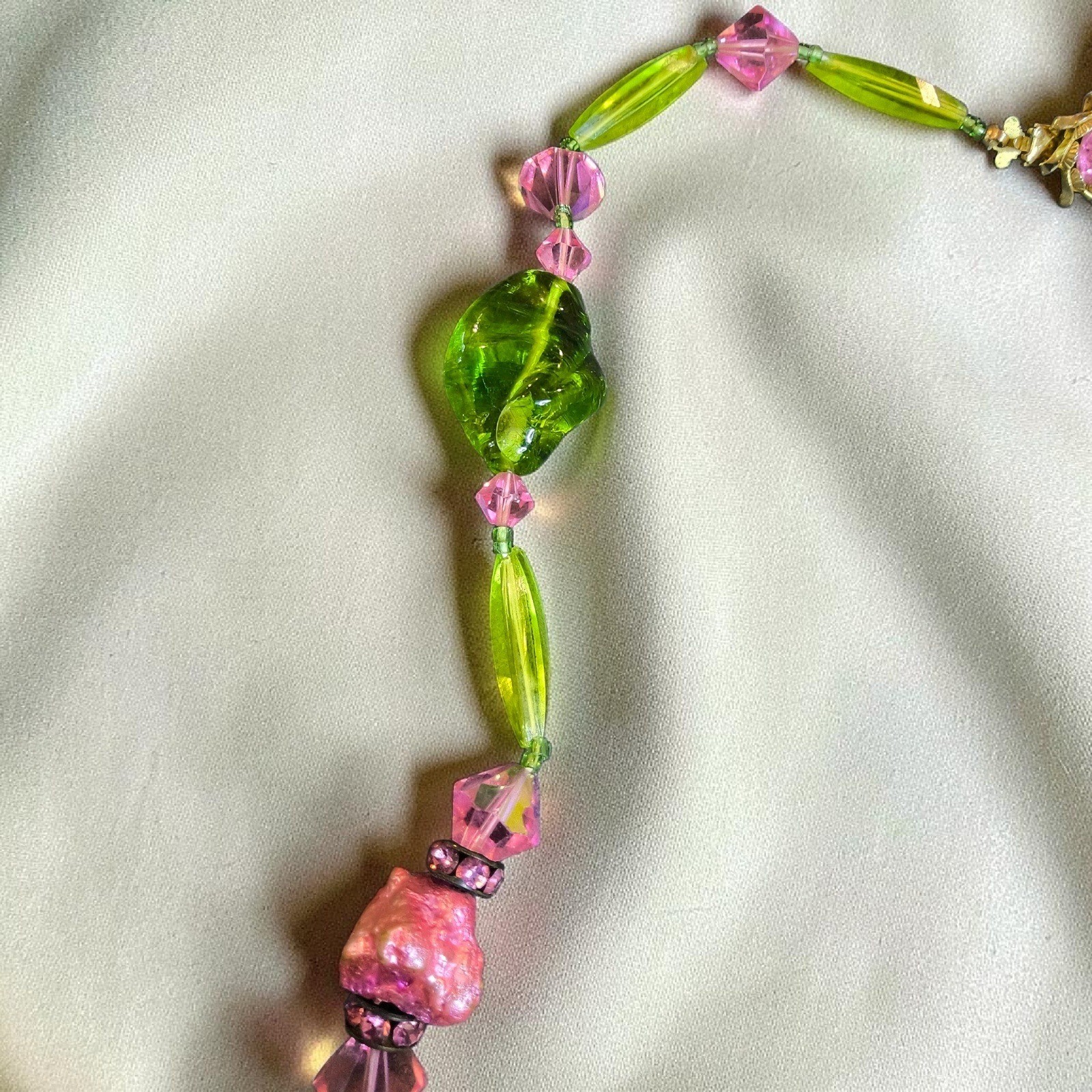 Vintage Art Glass Botanical Necklace Green Pink Floral Box Clasp 32″ Statement