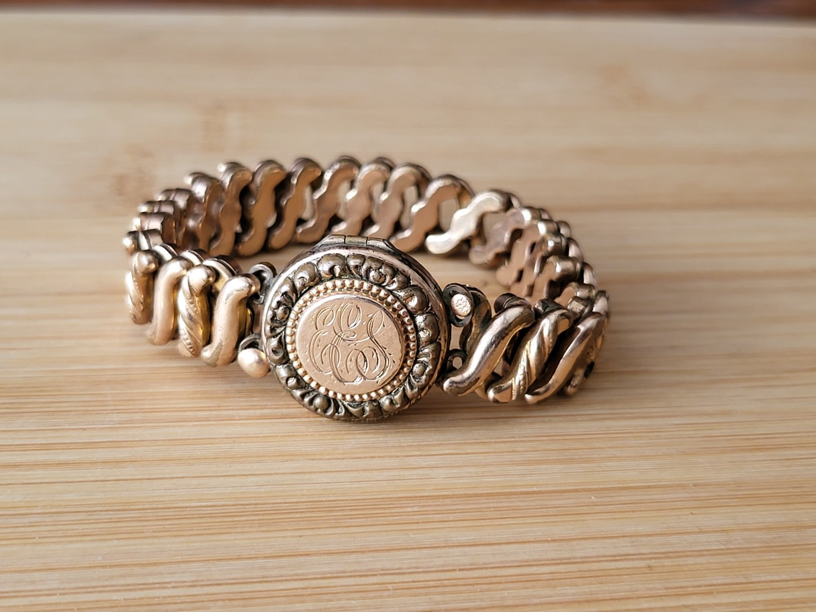 Antique DFB Co Sweetheart Round Locket Expansion Bracelet Pre-Carmen Gold Filled