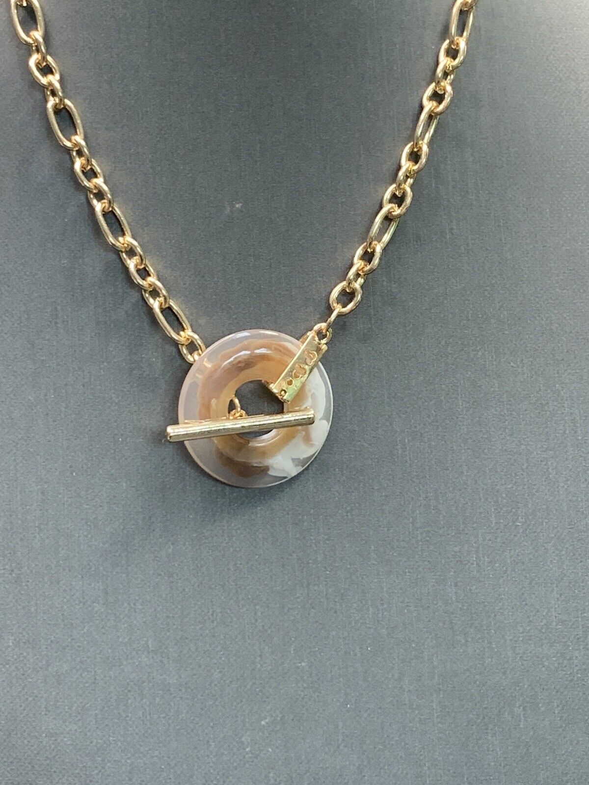 Ladies Necklace Toggle Clasp Front Closure tan brown swirl pendant gold tone 16”