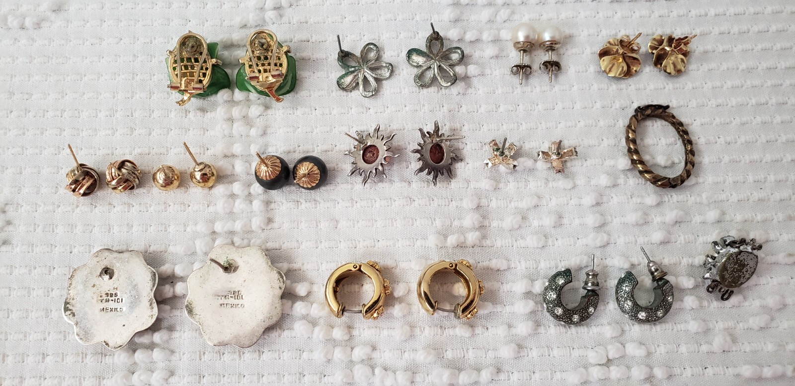 LOT OF VINTAGE 1950s-1980s COSTUME JEWELRY 12 PAIR OF EARRINGS