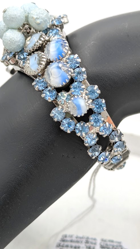 Vintage D & E JULIANA Clamper Bracelet VERIFIED Blue Givre Rhinestone Beaded