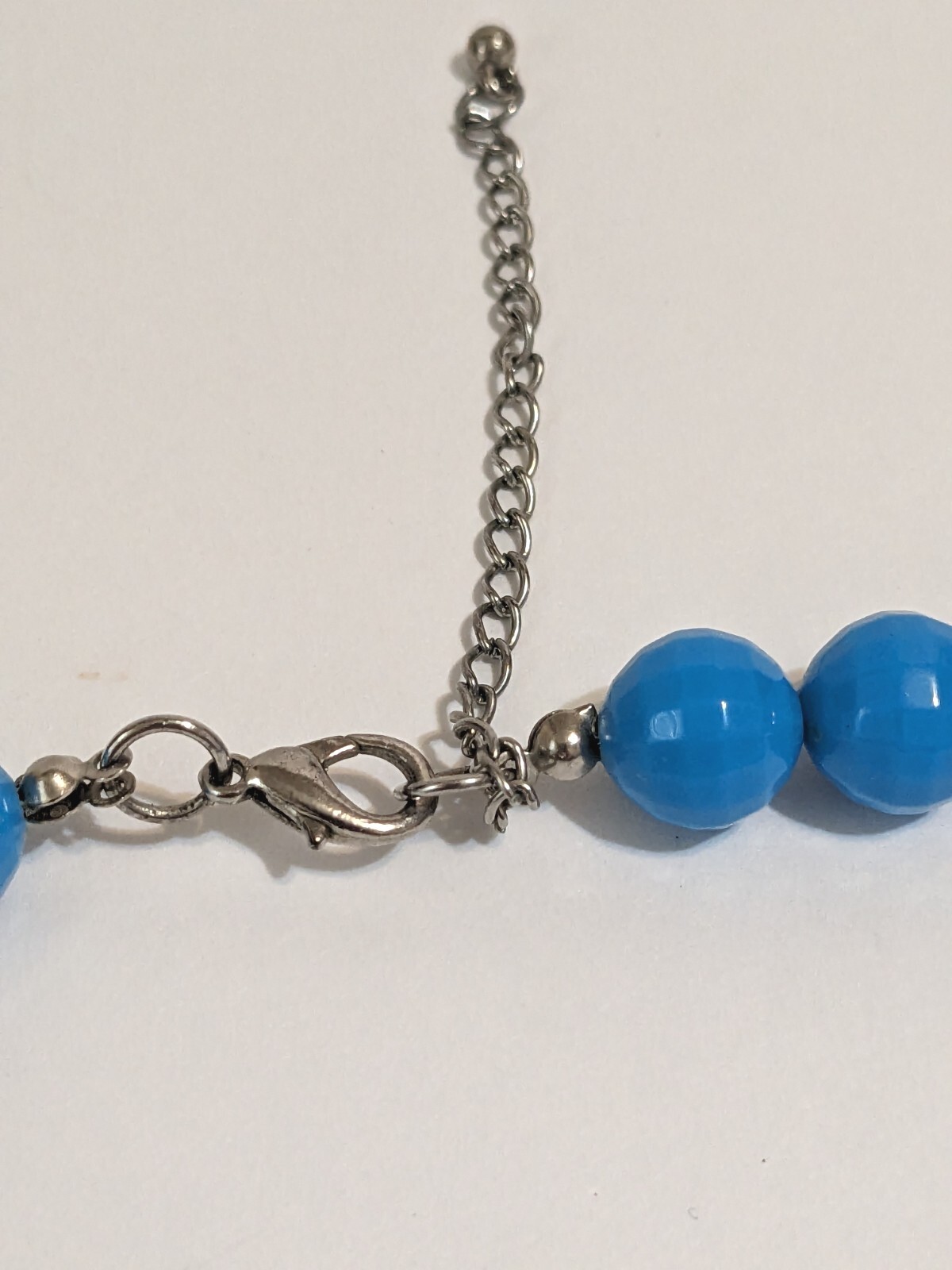 Blue Graduating Bead Faceted Acrylic Necklace. Retro Style. MCM Inspired. 28 In.