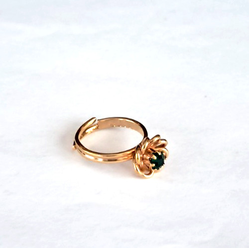 Sarah Coventry Gold Tone Adjustable Emerald Green Crystal May Birthstone Ring