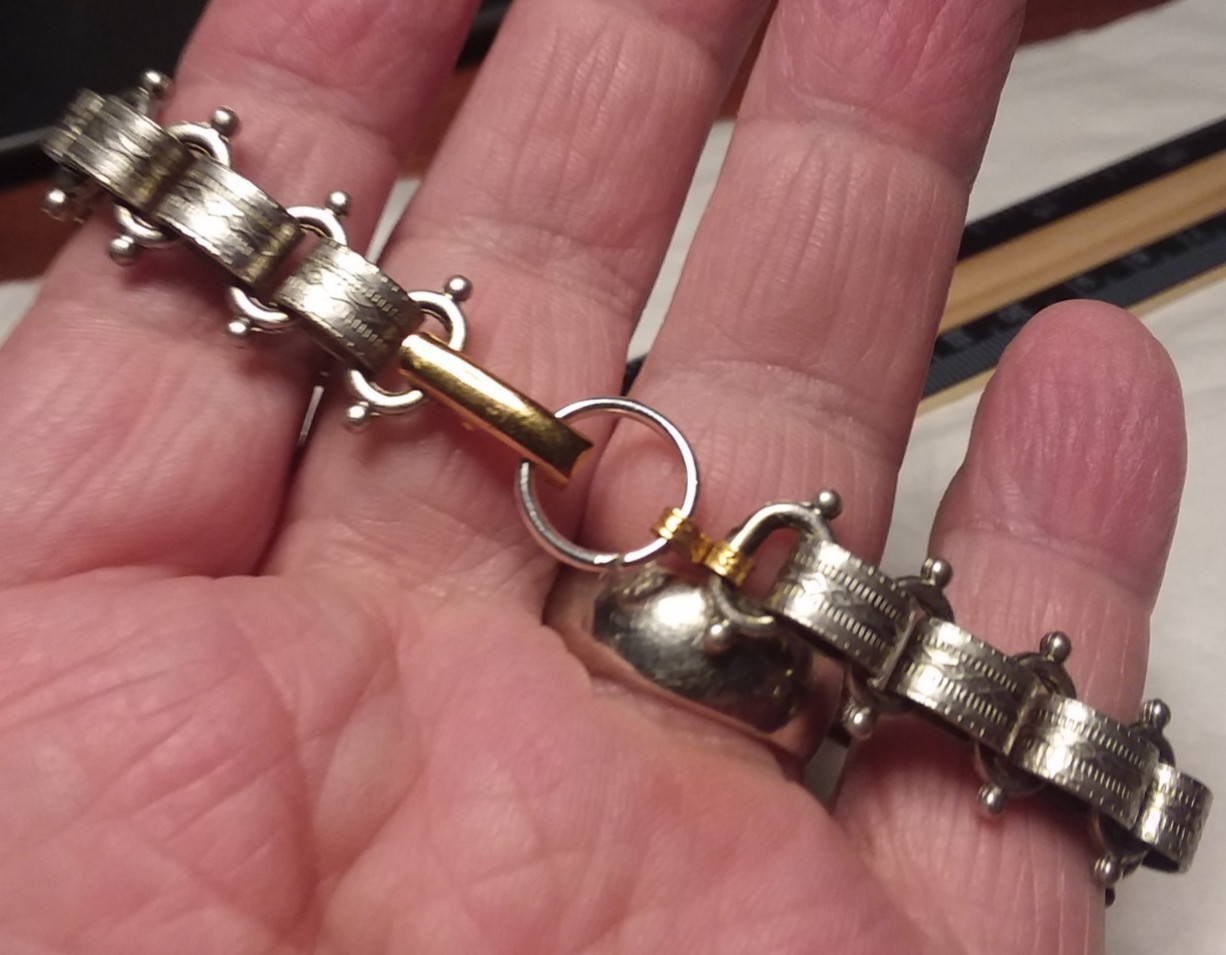 7.5″ Silver Tone Victorian Revival Bookchain Bracelet 03-01-2026
