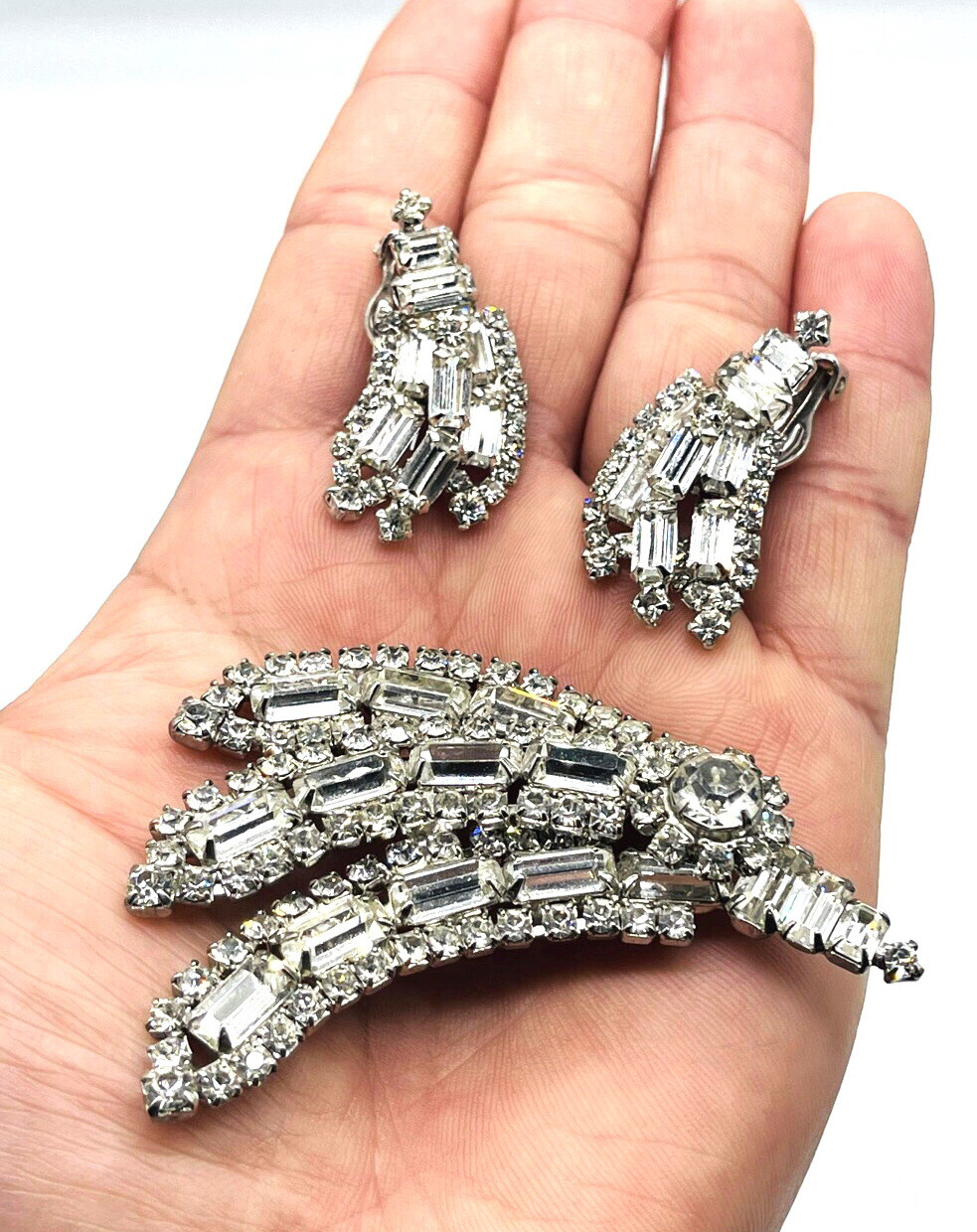 Vtg Unmarked Clear Glass Rhinestone Flower Pin & Earrings Set