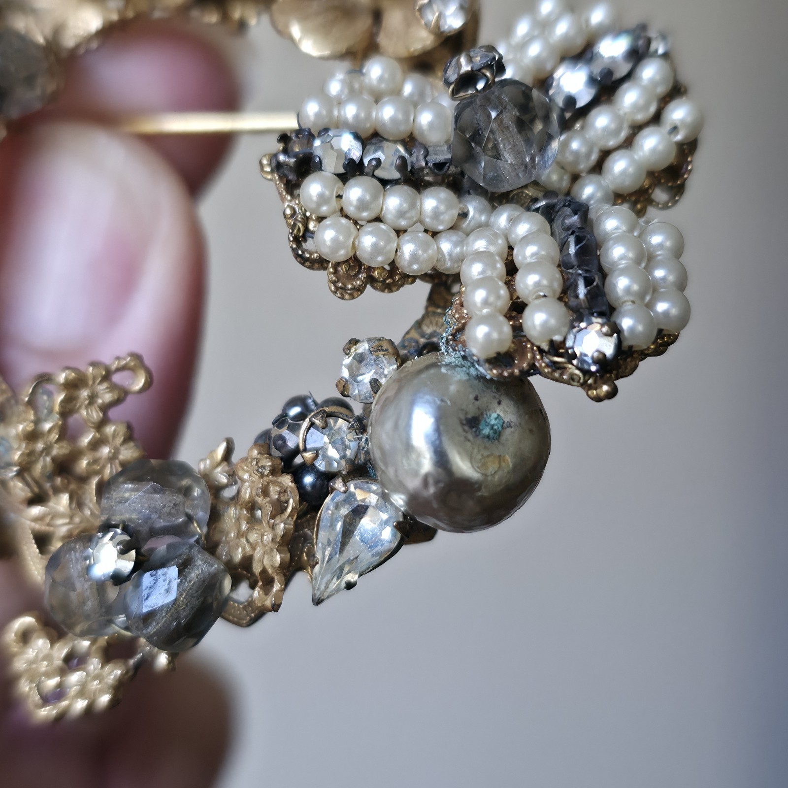 Vinatge Original By Robert Brooch Faux Pearl Gray Smokey Stones Gold Tone READ