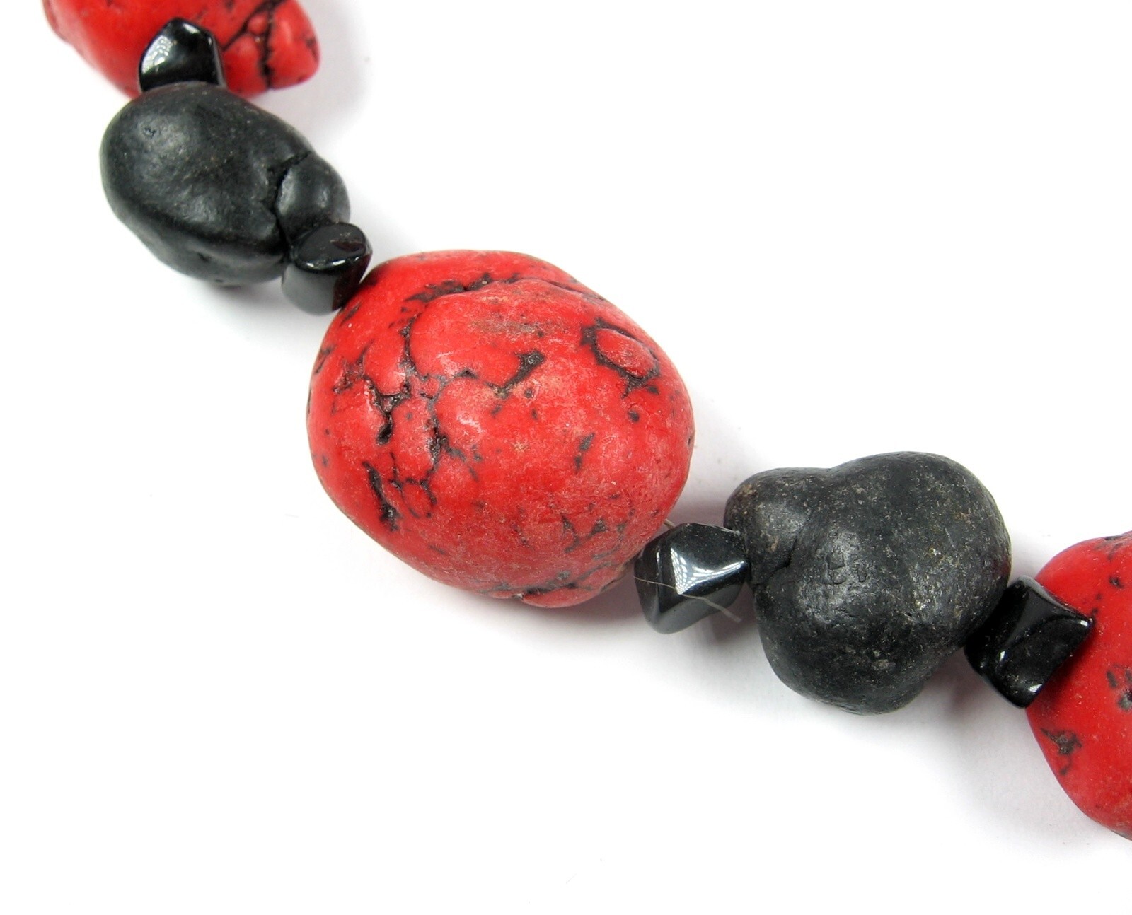 RED Veined and BLACK STONE BEADED NECKLACE Vintage Bulge Beads HEAVY 20″