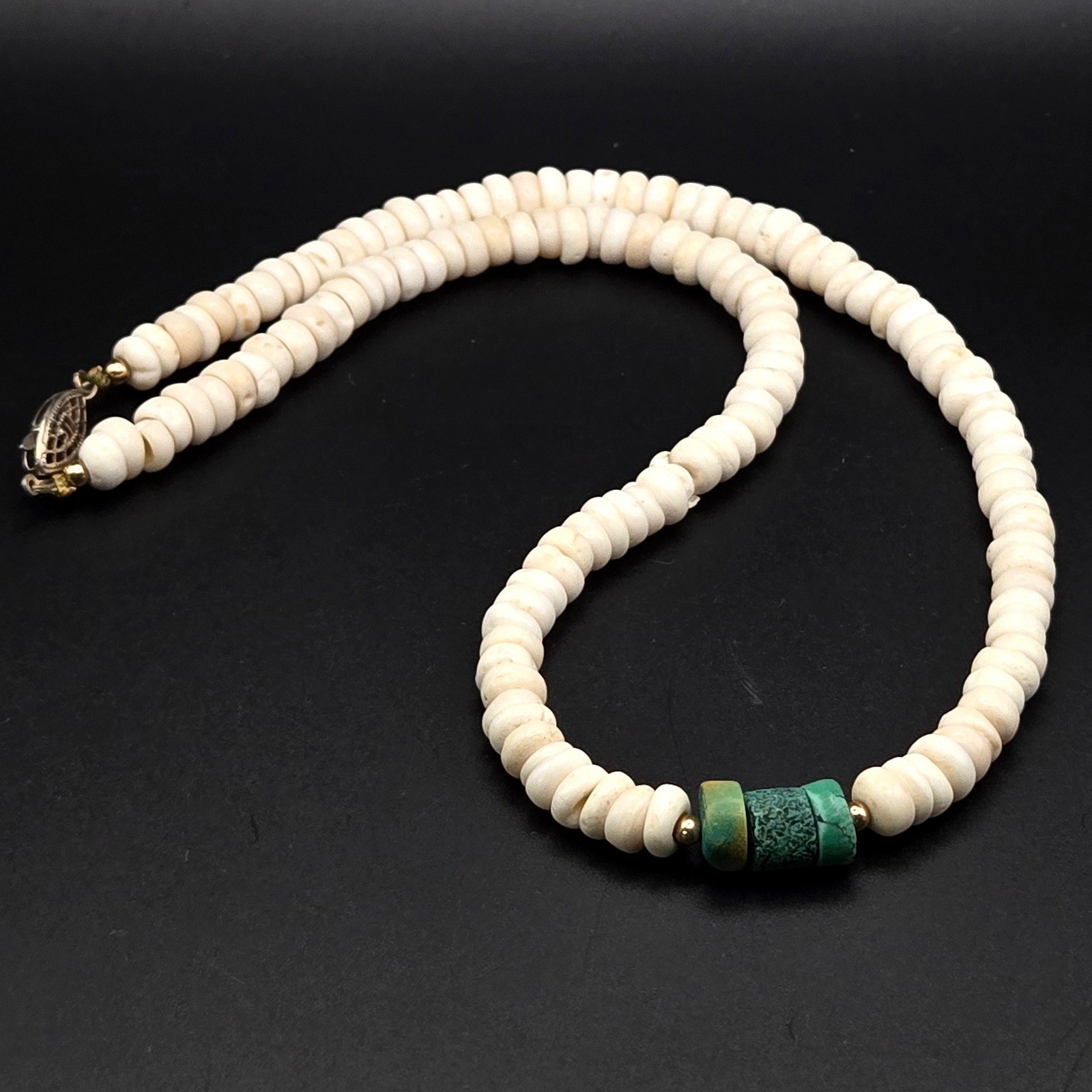 Vintage Puka Shell Necklace Turquoise and Green Dyed Stone Accents 17″ Surfer