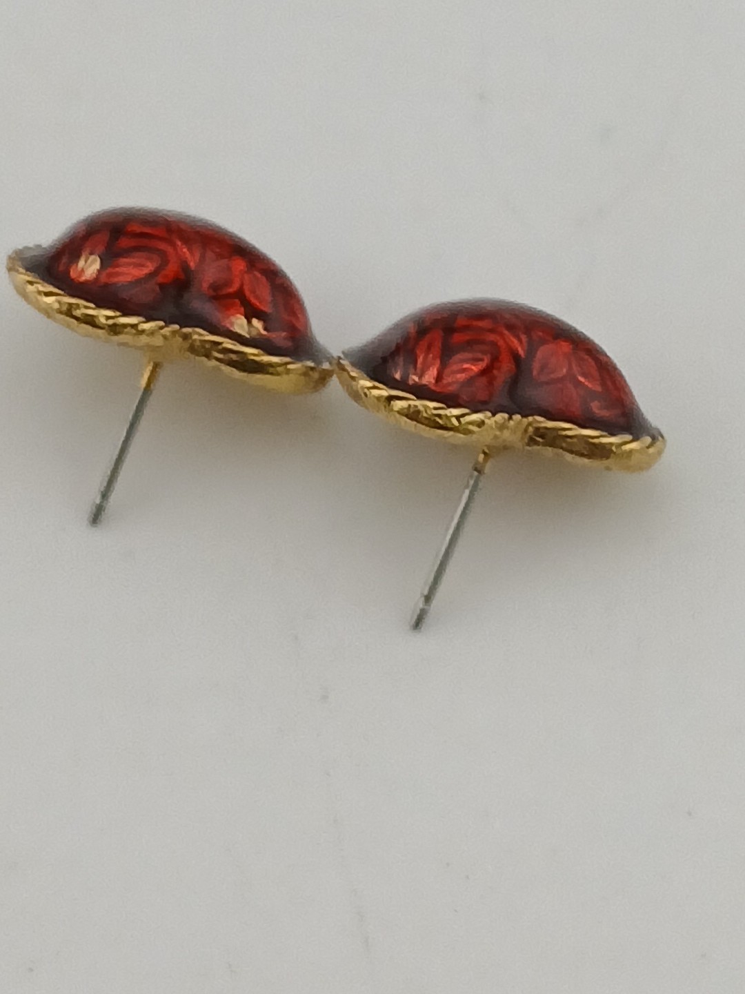 1995 Avon “HEARTS AFIRE” gold tone red enamel floral designs pierced earrings