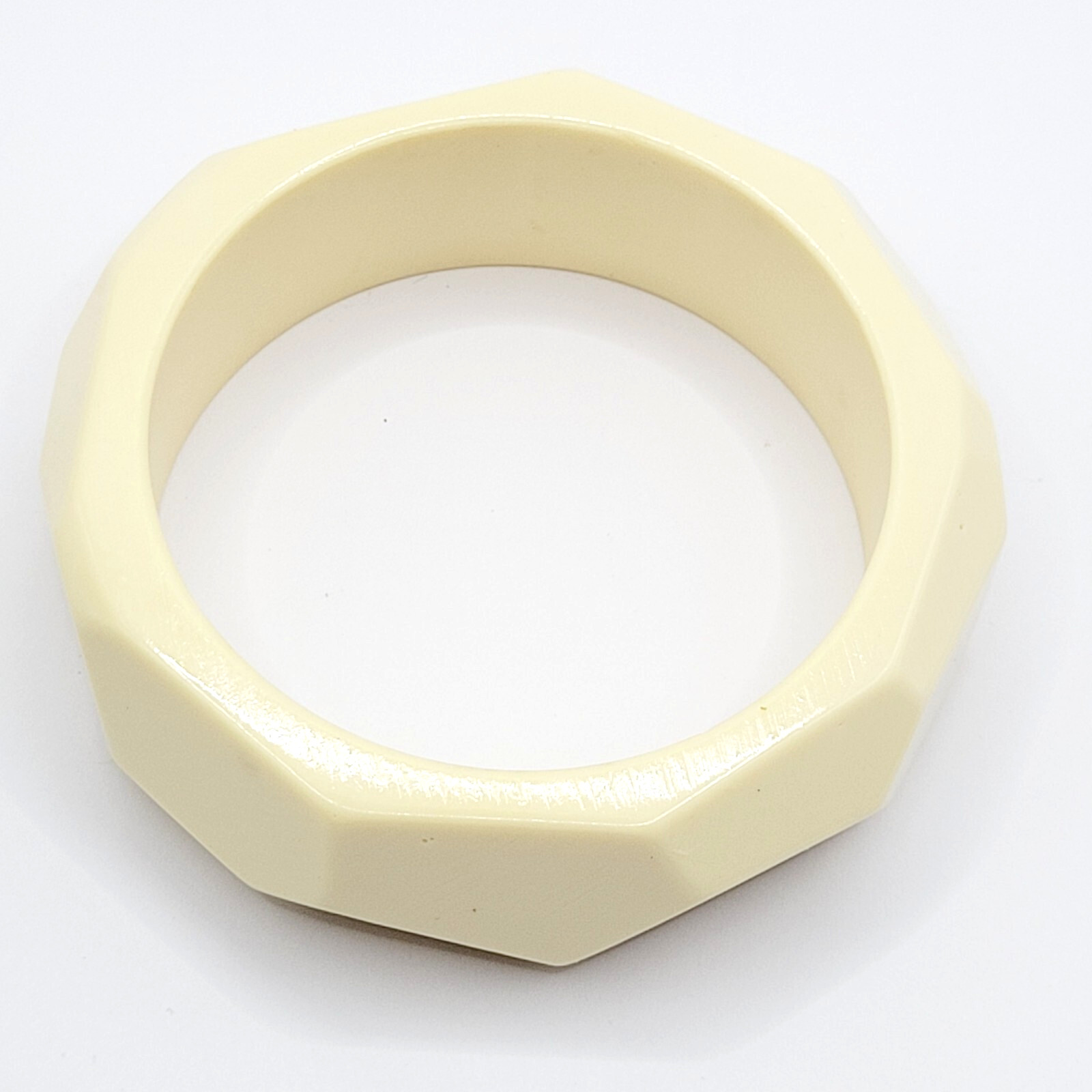 Vanilla Cream Off White Odd Angle Facet Acrylic Chunky 1980s Bangle Bracelet