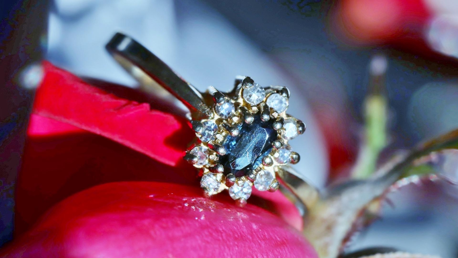 14k yellow gold size 5.75 ring 0.35ct natural, treated sapphire diamond 1.83gr