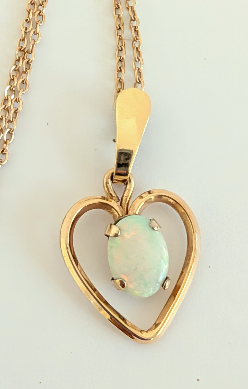 Beautiful Vintage Signed Krementz Gold Tone Opal Heart Pendant Necklace
