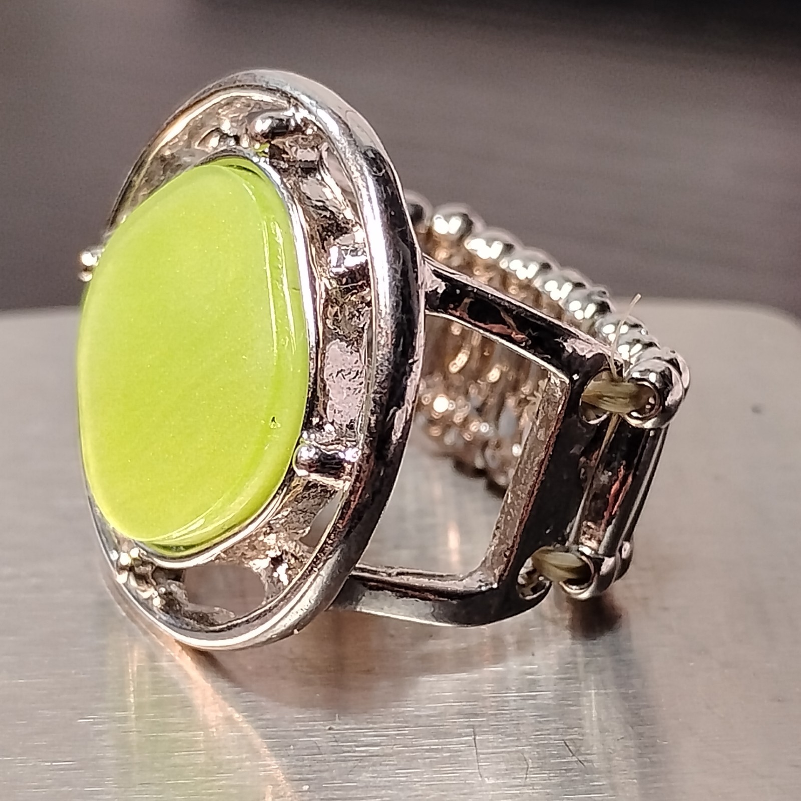 RING Adjustable Size 8 Lime Green Silver Tone Metal Funky Fun Fashion Jewelry