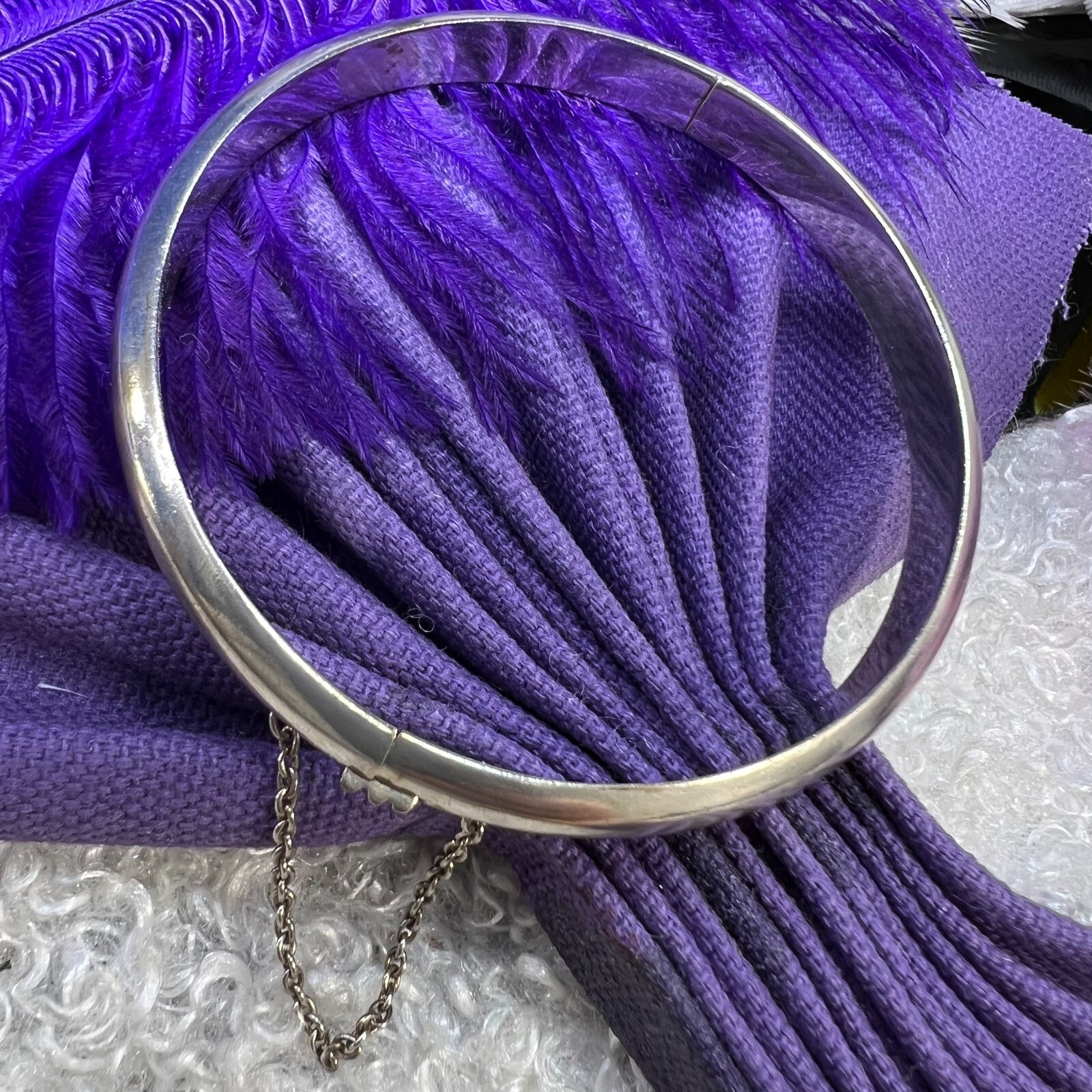 Vintage 0.925 Sterling Silver hinged 7 1/4″ x 5/16″ Bangle Bracelet with safety