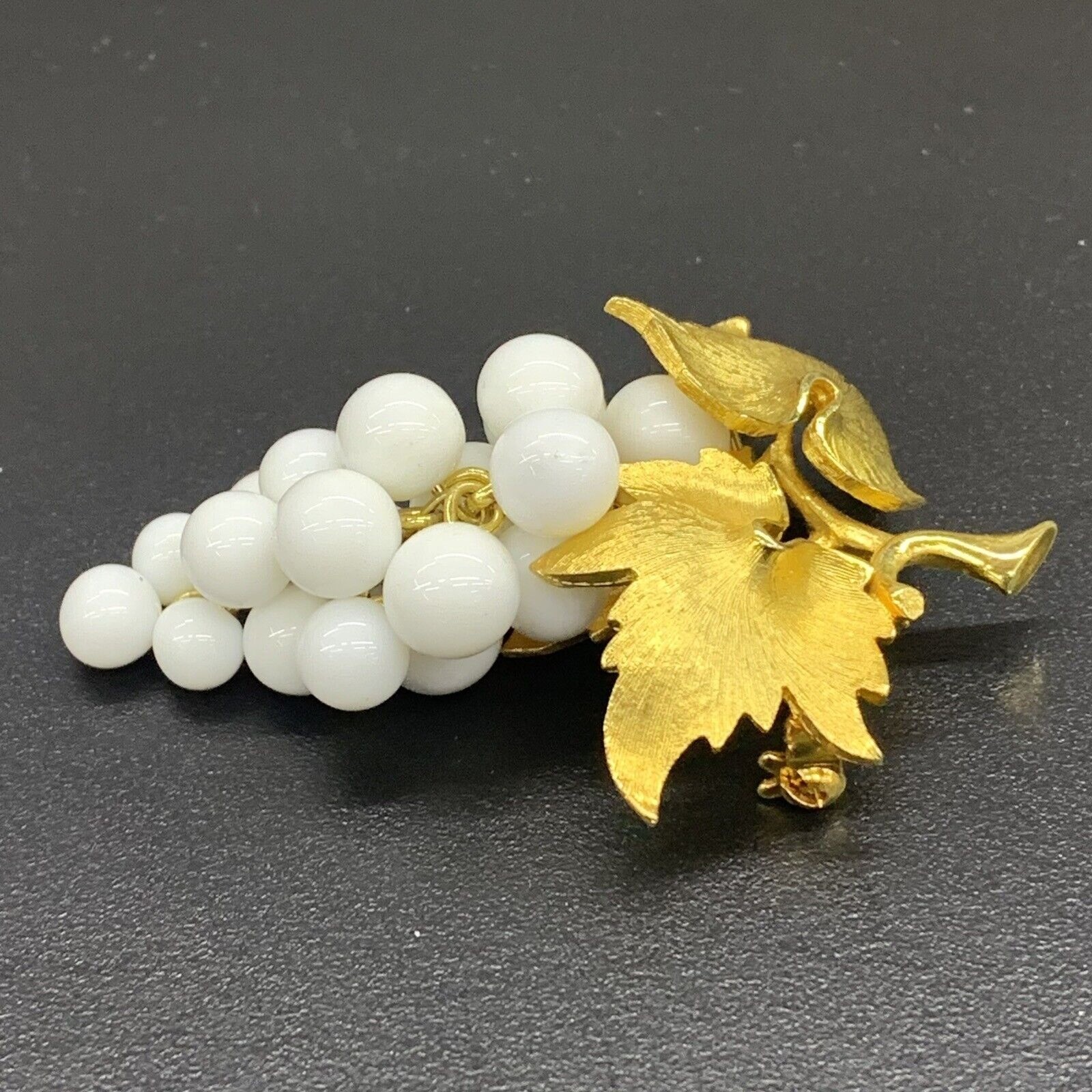 Vintage Brooch Grapes Dangling Drop Gold Tone White Beaded Estate 2” Grape