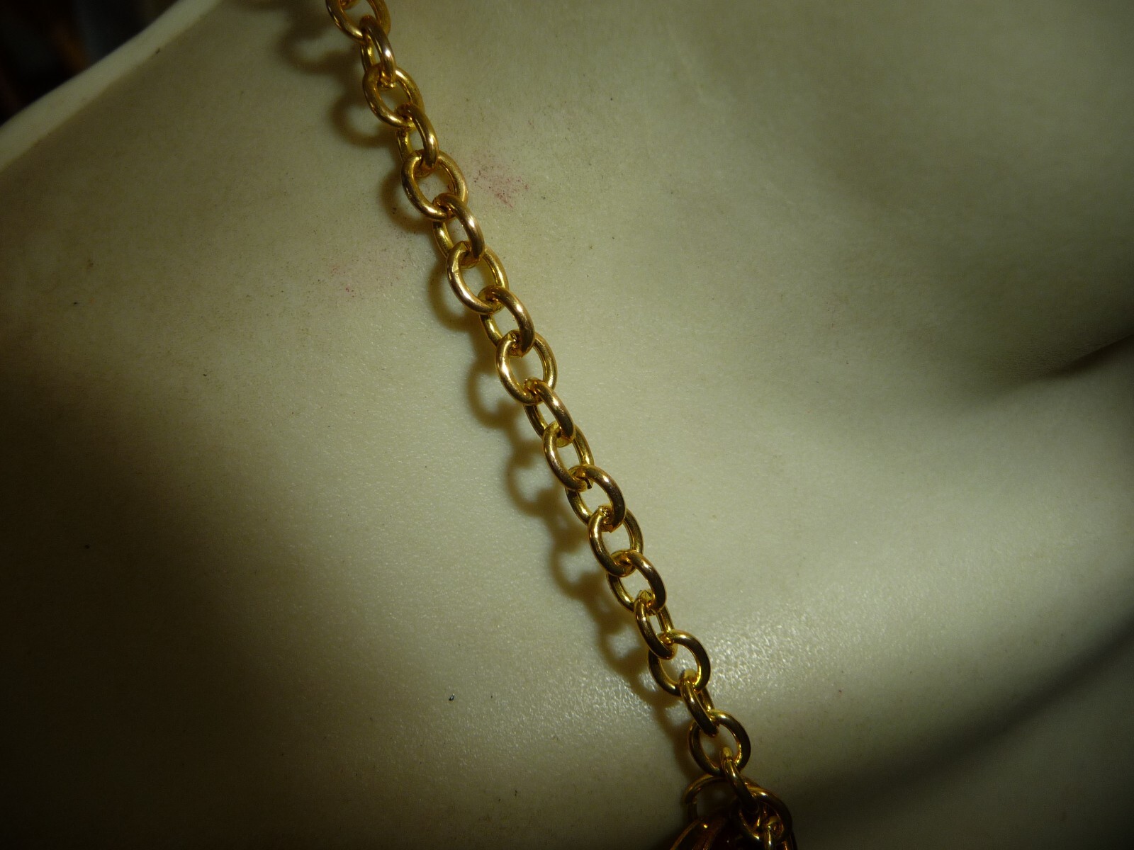 MOP & GOLD TONE DANGLE CIRCLES ON 16″ L GOLD TONE CHAIN NECKLACE #17/12K