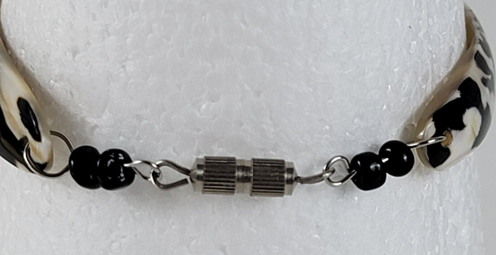 Vintage Black And Cream Mother Of Pearl Heart Bracelet 7 In Barrel Clasp