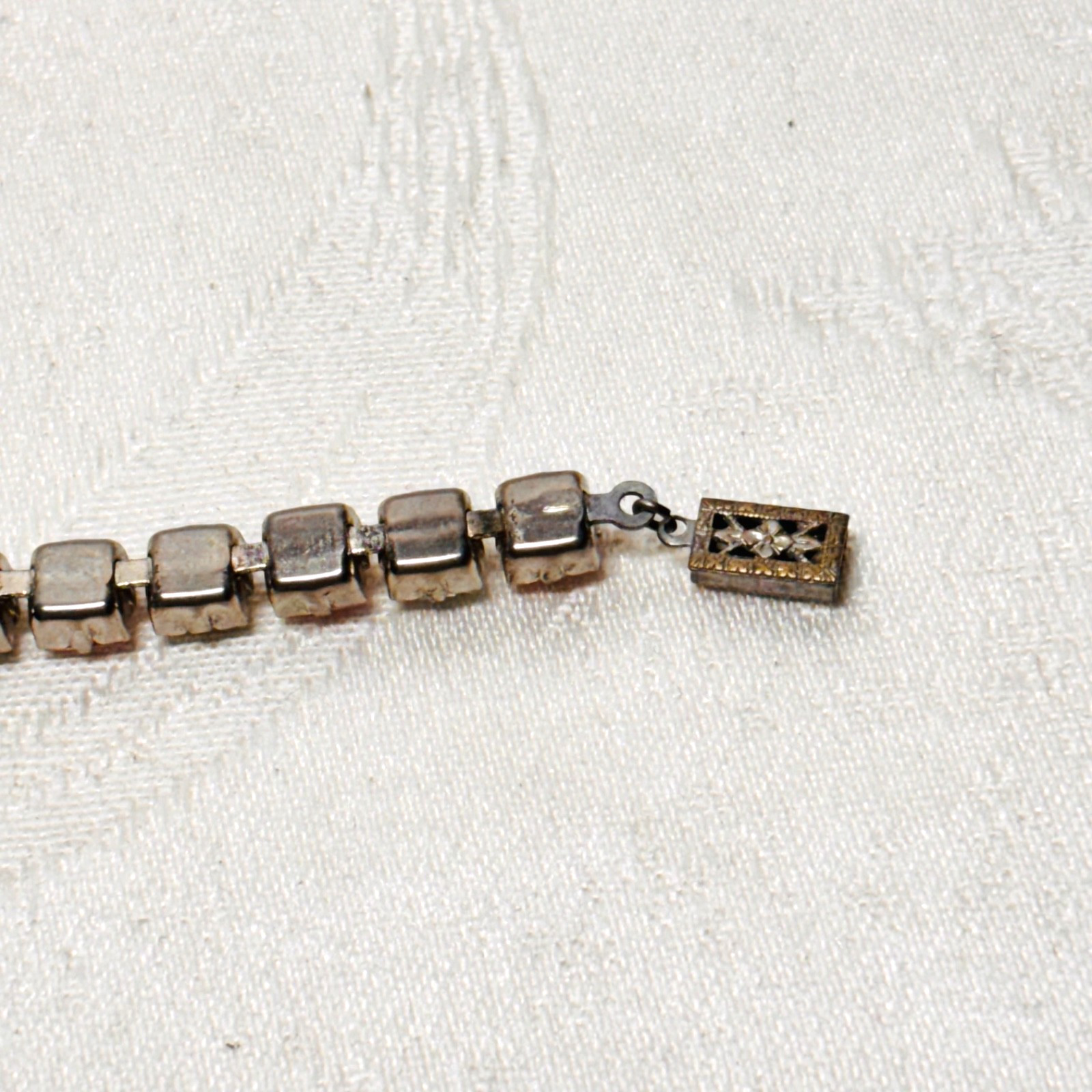 BRACELET pastel blue pink glass faux gem silvertone metal box clasp vintage 7″ c