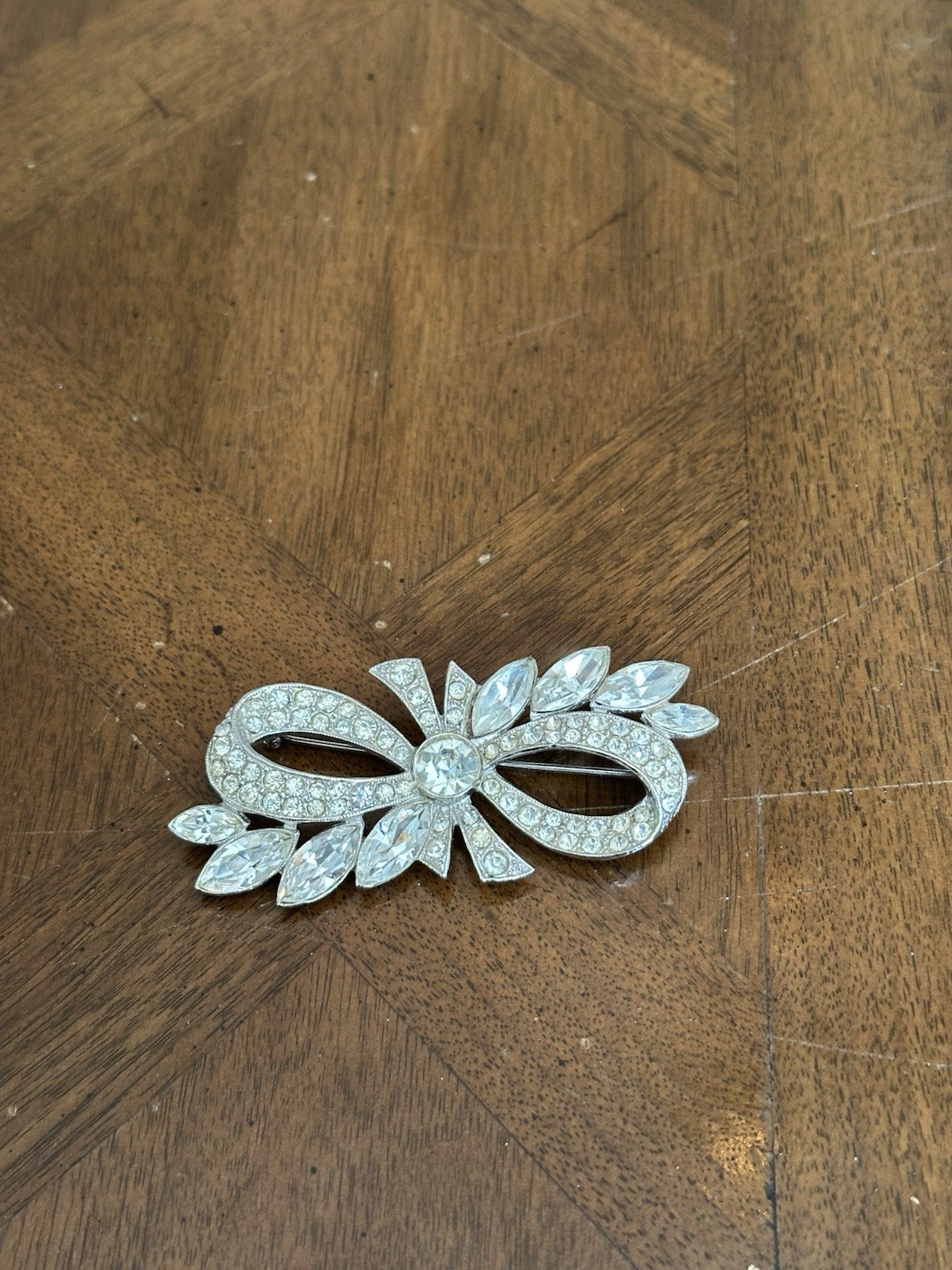 Vintage 1950’s/1960’s Rhinestone Ribbon Bow Brooch Silver Tone Nice!