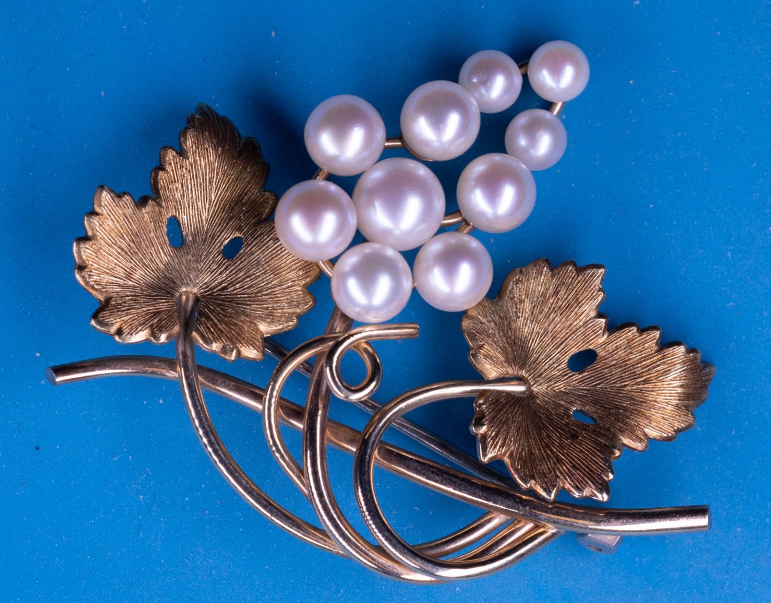 Vintage Grape Cluster Brooch Pin Gold Tone Pearl Leaves 2.25″ Botanical Jewelry