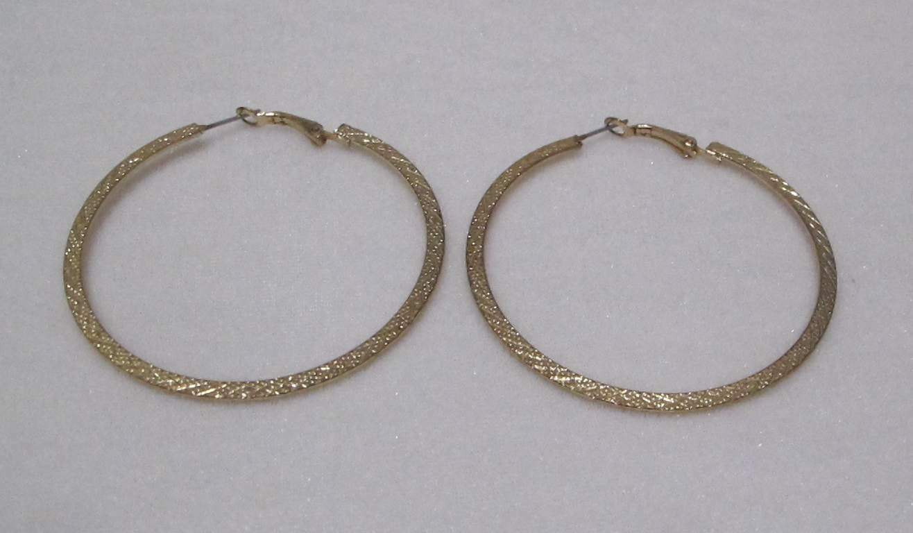 Vintage 2-3/8” Textured Gold Tone Hoop Earrings Lever Back Pierced