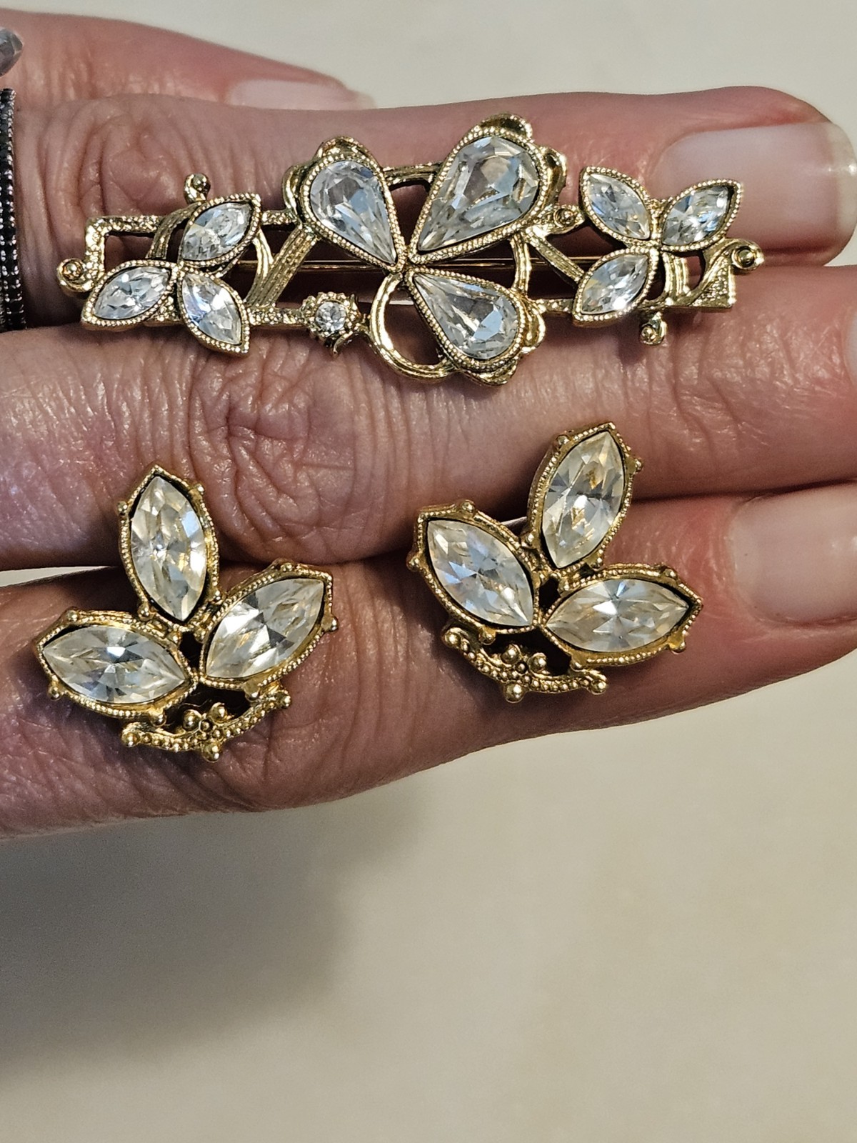 Vintage Floral Rhinestone Brooch And Matching Earrings Set Gold Tone
