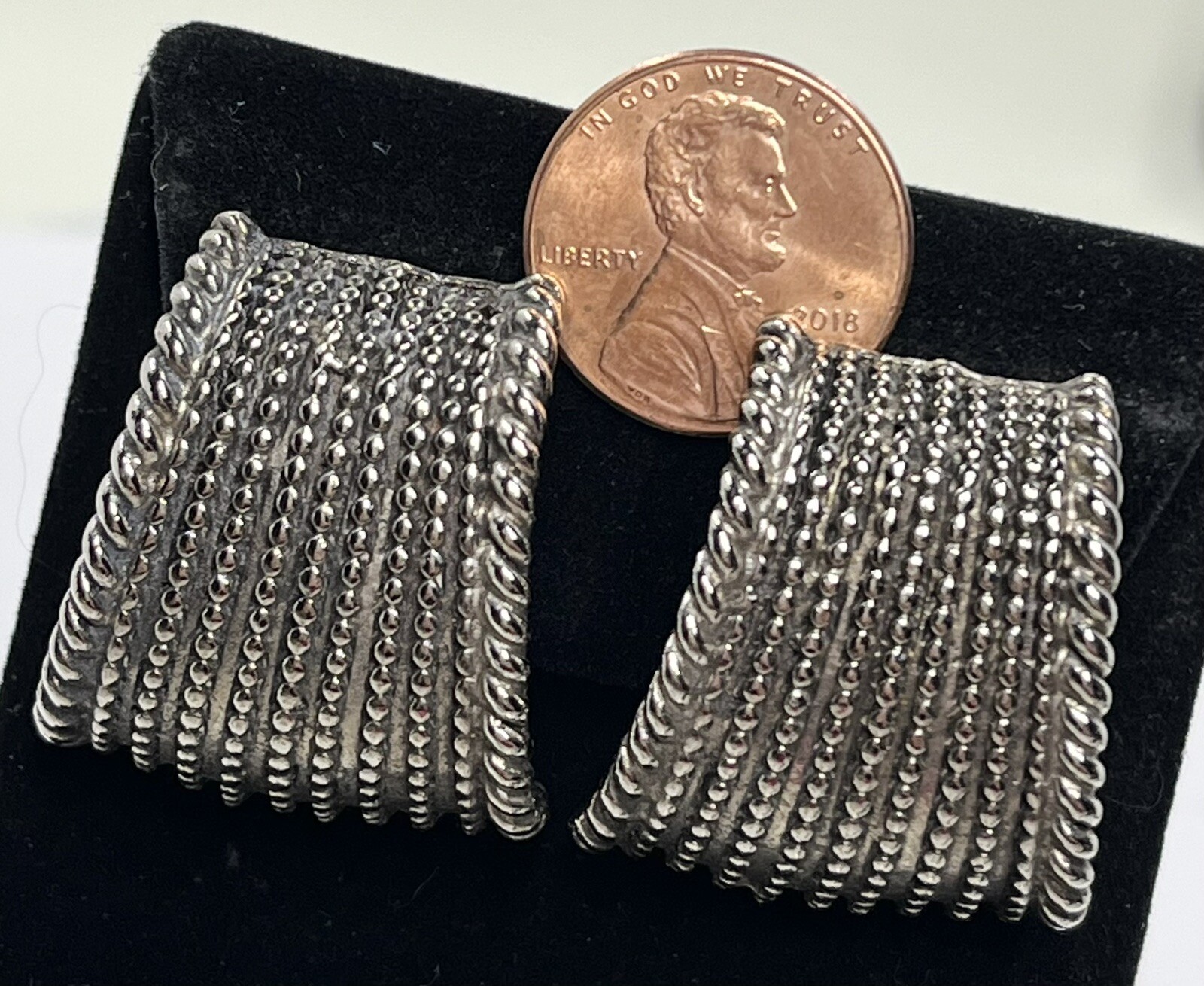Vintage Gay Boyer Silver Tone Wide Textured Chunky Clip on Earrings (969)