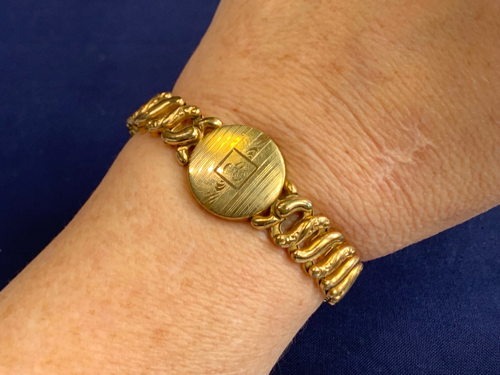 Vtg American Queen Sweetheart Bracelet 5-8.5″ Stretch Band Pitman & Keeler