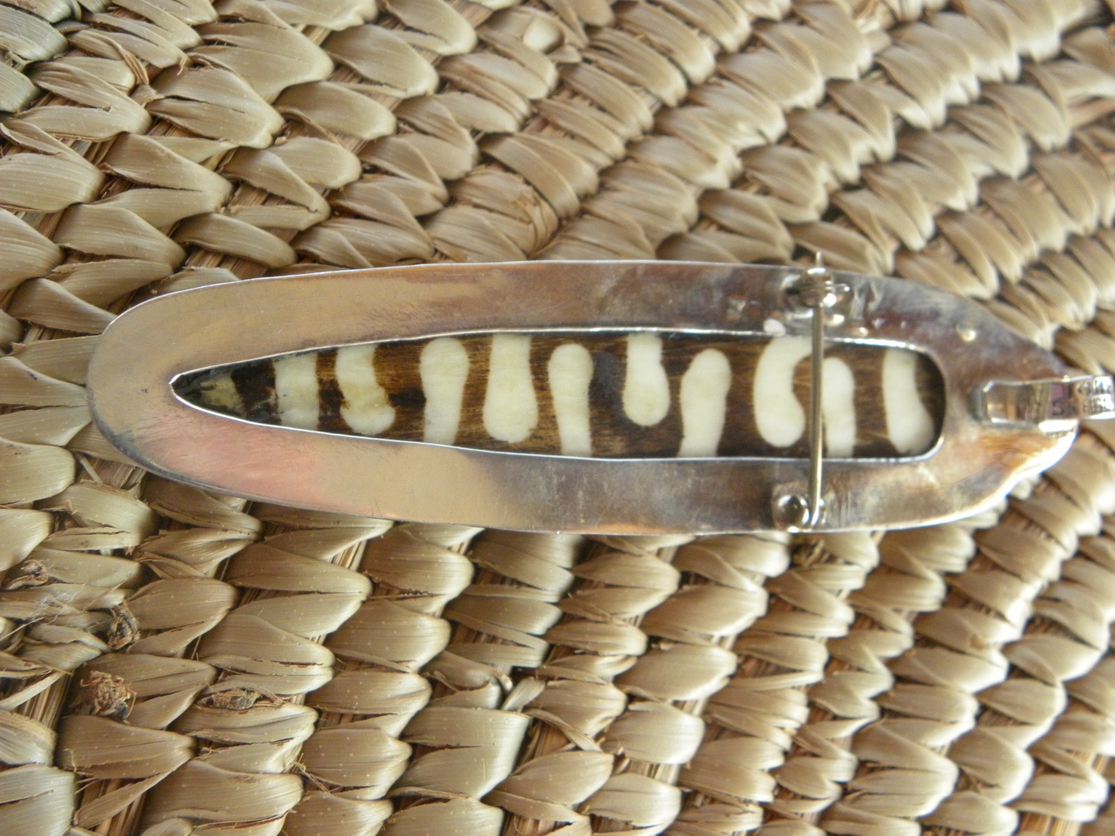 AMY KAHN RUSSELL STERLING SILVER ELONGATED PENDANT BROOCH PIN 3-3/4″