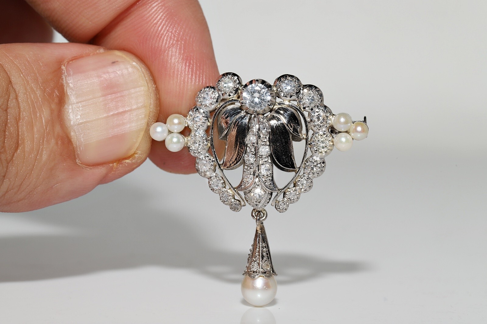 Antique Circa 1920s Platinum Art Deco Natural Diamond Decorated Brooch