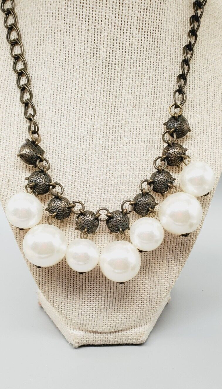 Plunder Faux Pearl and Glass Beaded Anique gold colored metal necklace 18″ bl03