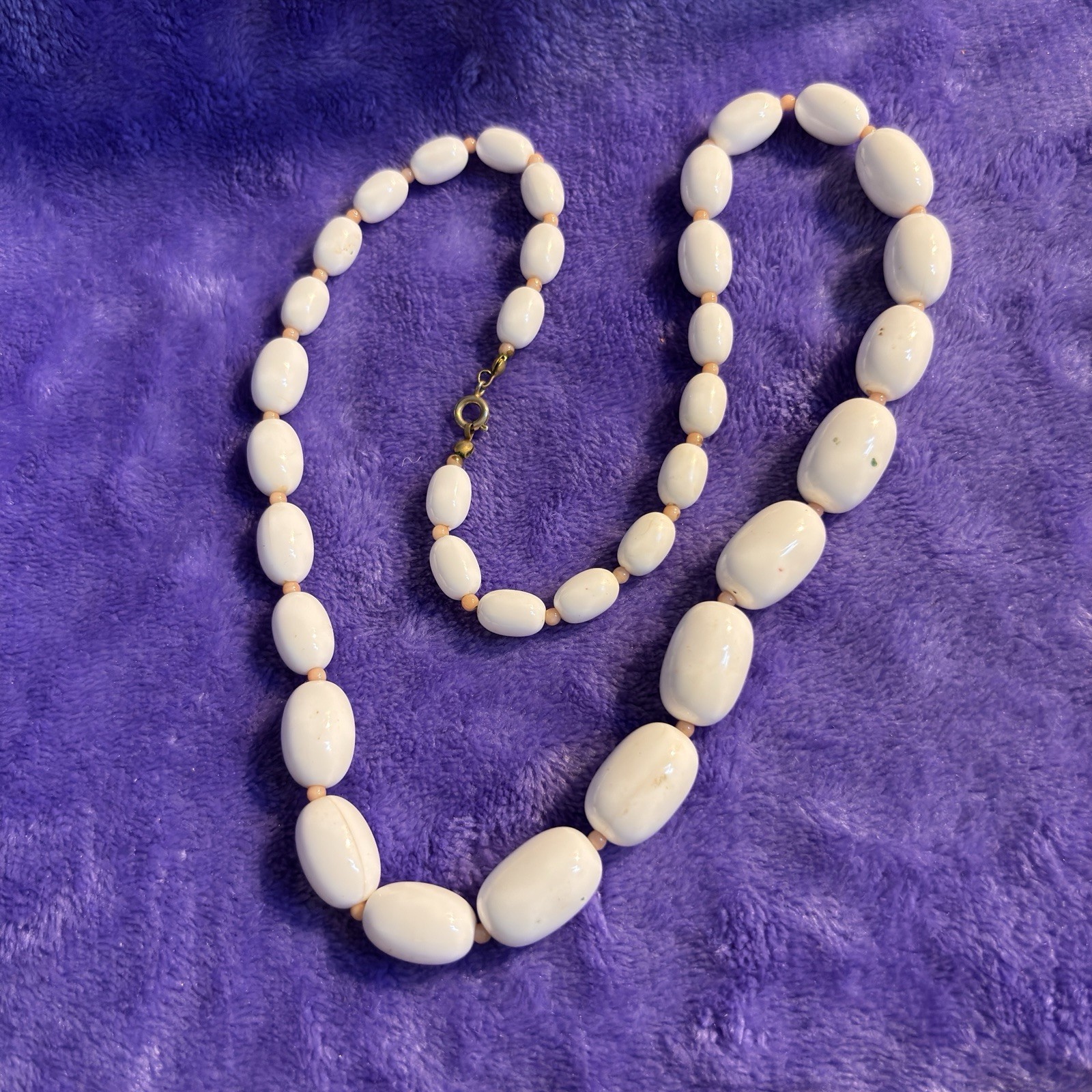 24” Vintage White Beaded Plastic Necklace Spring Ring Closure Fashion Jewelry
