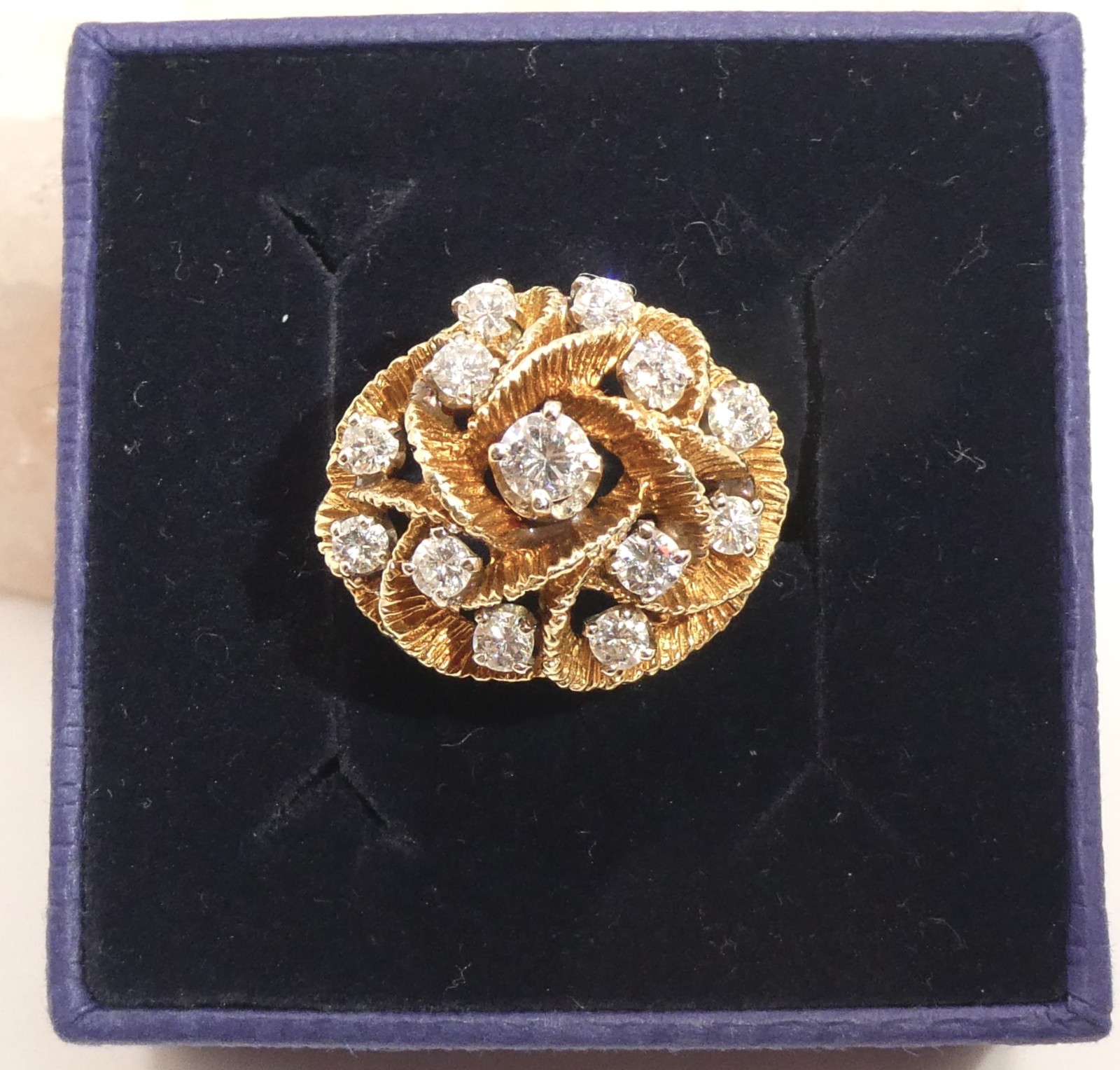 Vintage Estate 18K Gold LEON Ring Textured Ribbon Dome Bombe Diamond 11g 1cttw