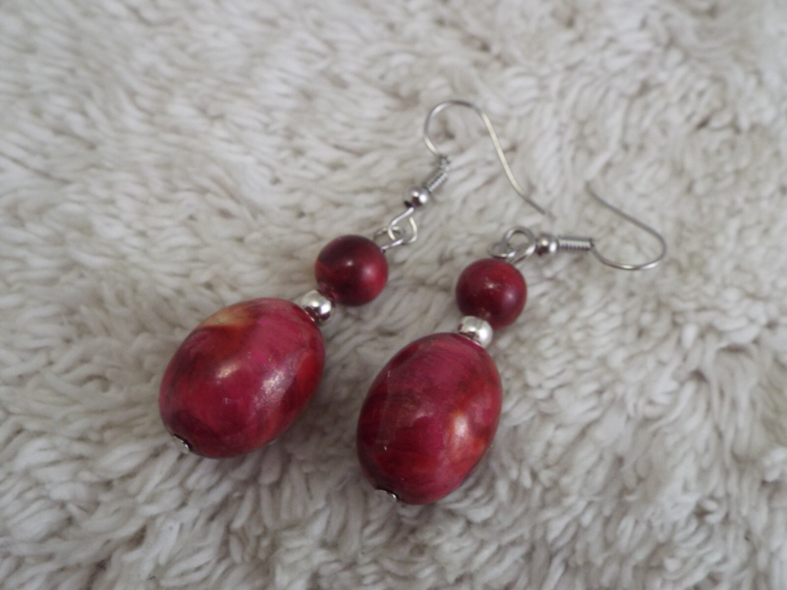 Silvertone Fuchsia Red Bead Pierced Earrings (B2)