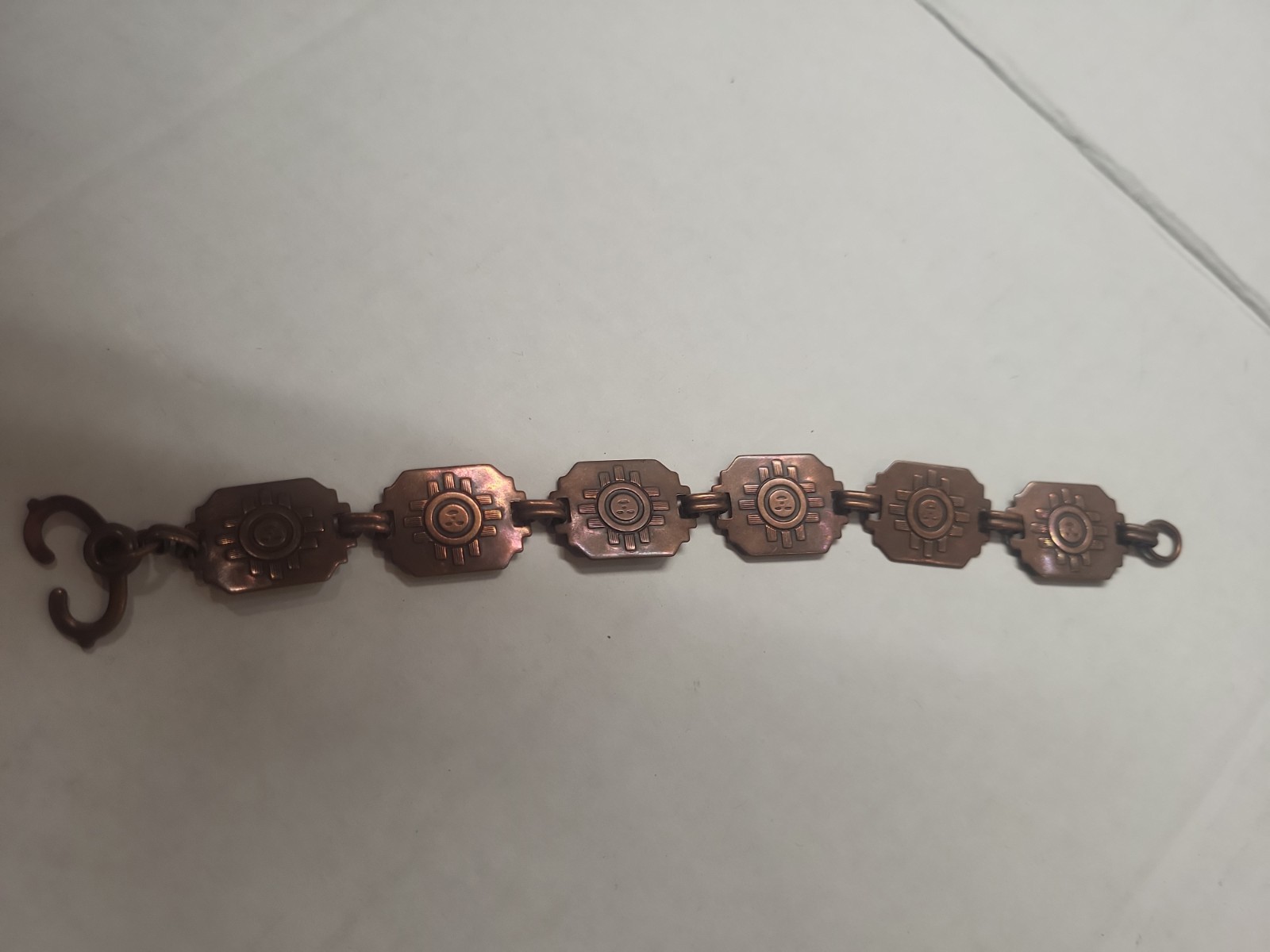 VTG Tribal Etched Sun Design Aztec South Western Copper Tone Bracelet 7.5 In.
