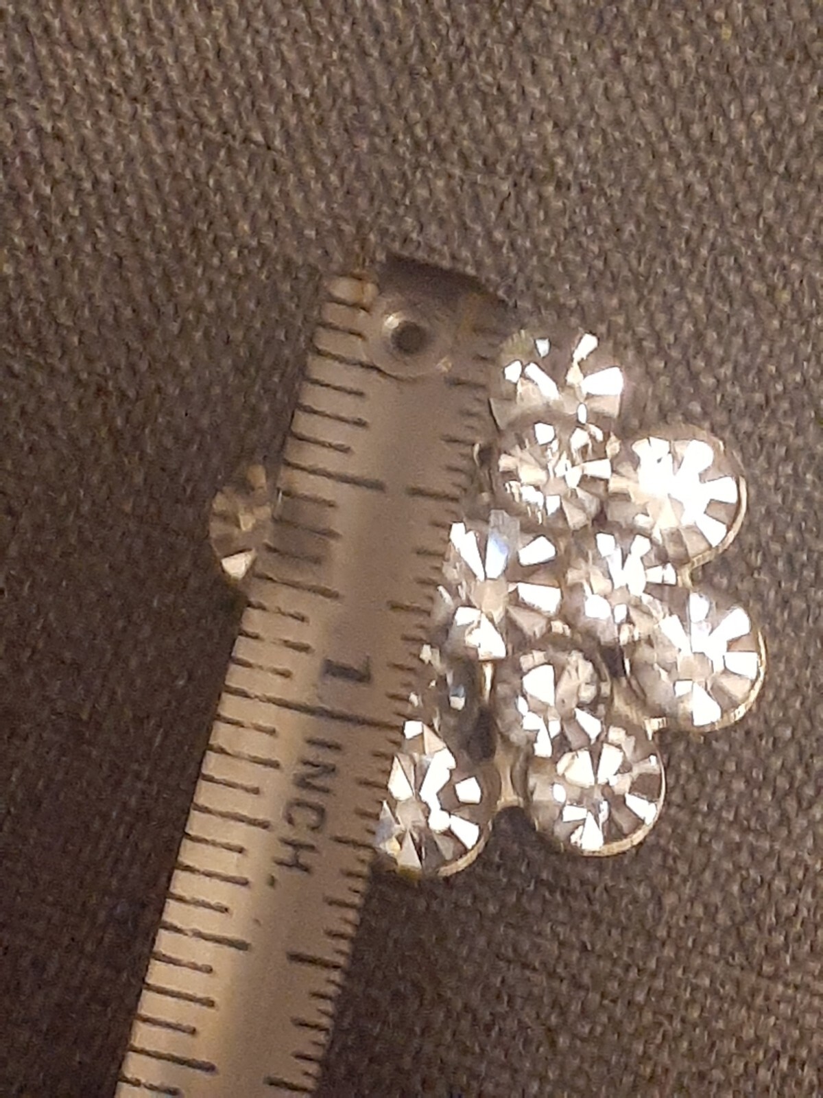Vintage fauceted rhinestone cluster round Silvertone brooch/pin