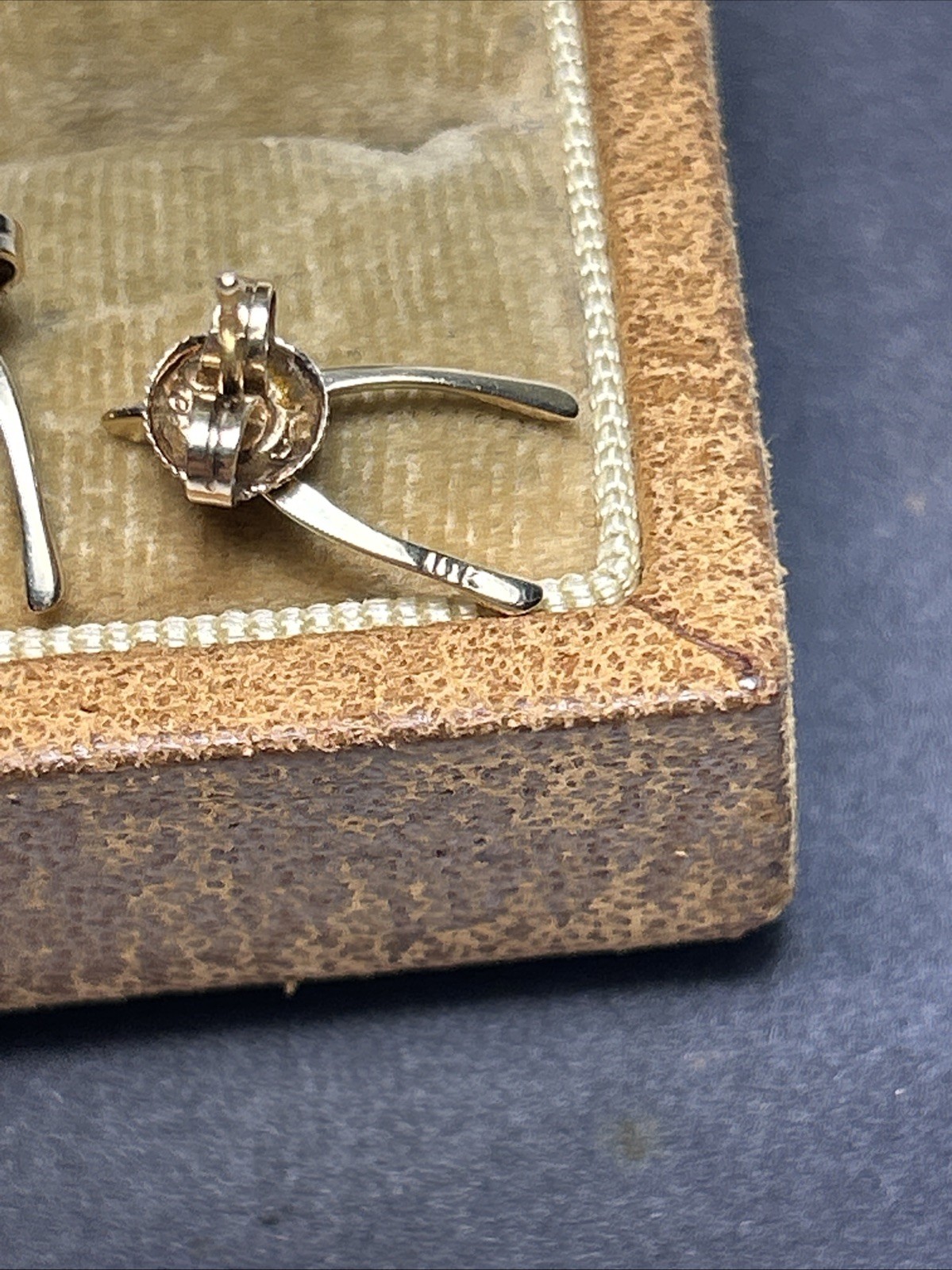 Vintage BDA Budlong Docherty Armstrong 10k Yellow Gold Wishbone Stud Earrings