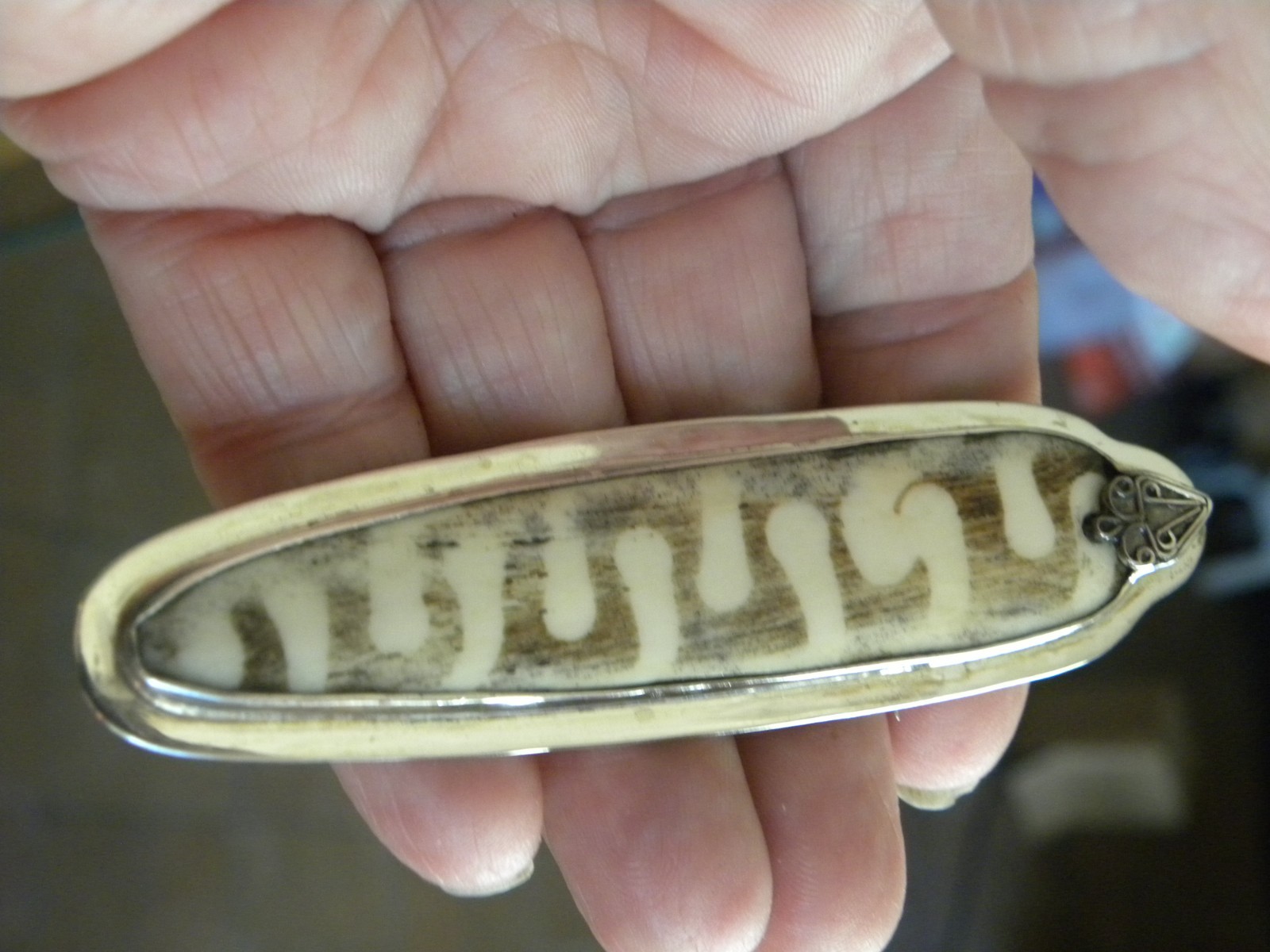 AMY KAHN RUSSELL STERLING SILVER ELONGATED PENDANT BROOCH PIN 3-3/4″