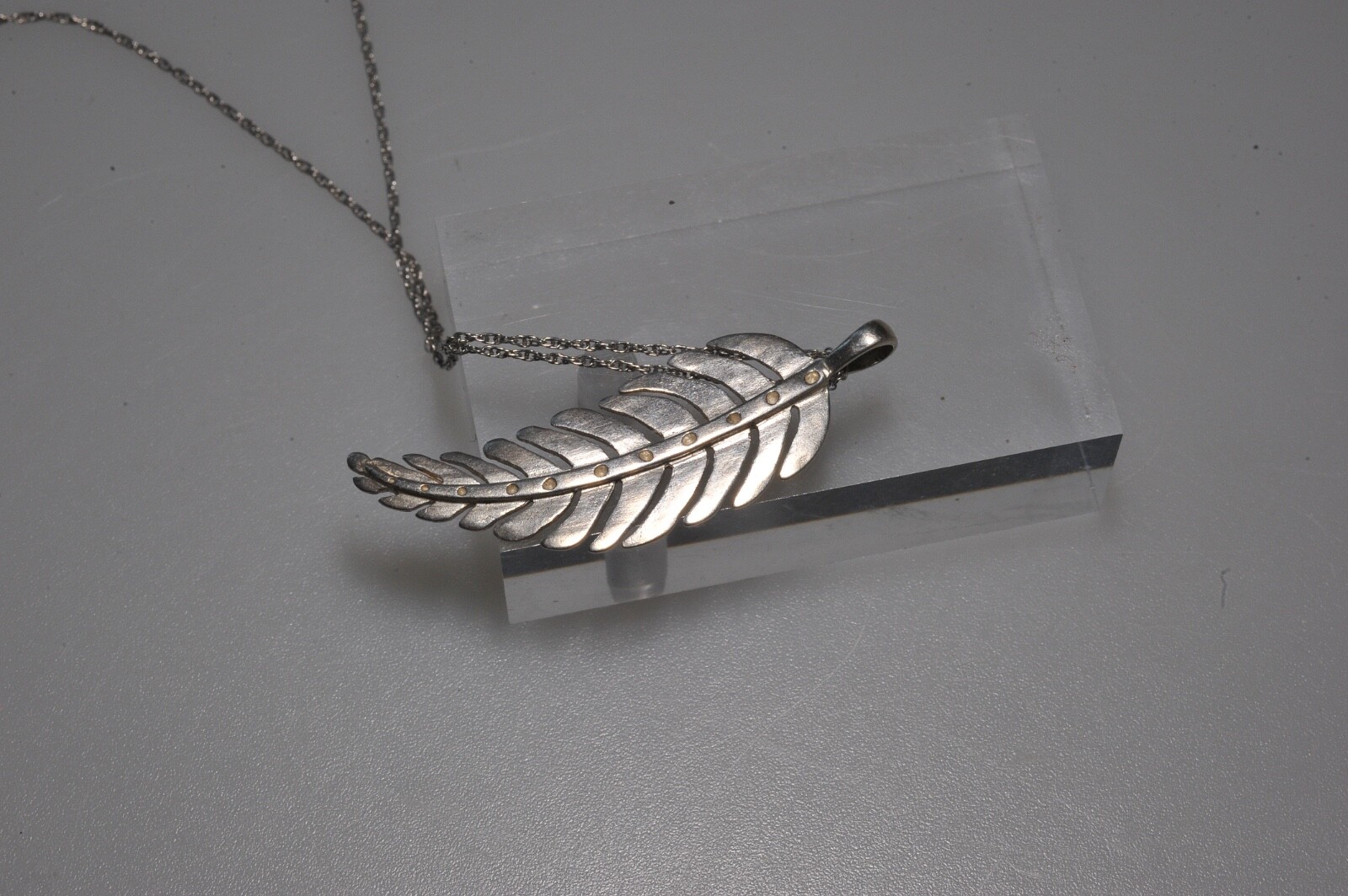 vtg 925 sterling Silver Feather Pendant necklace Curved sw style BEAUTIFUL LF9