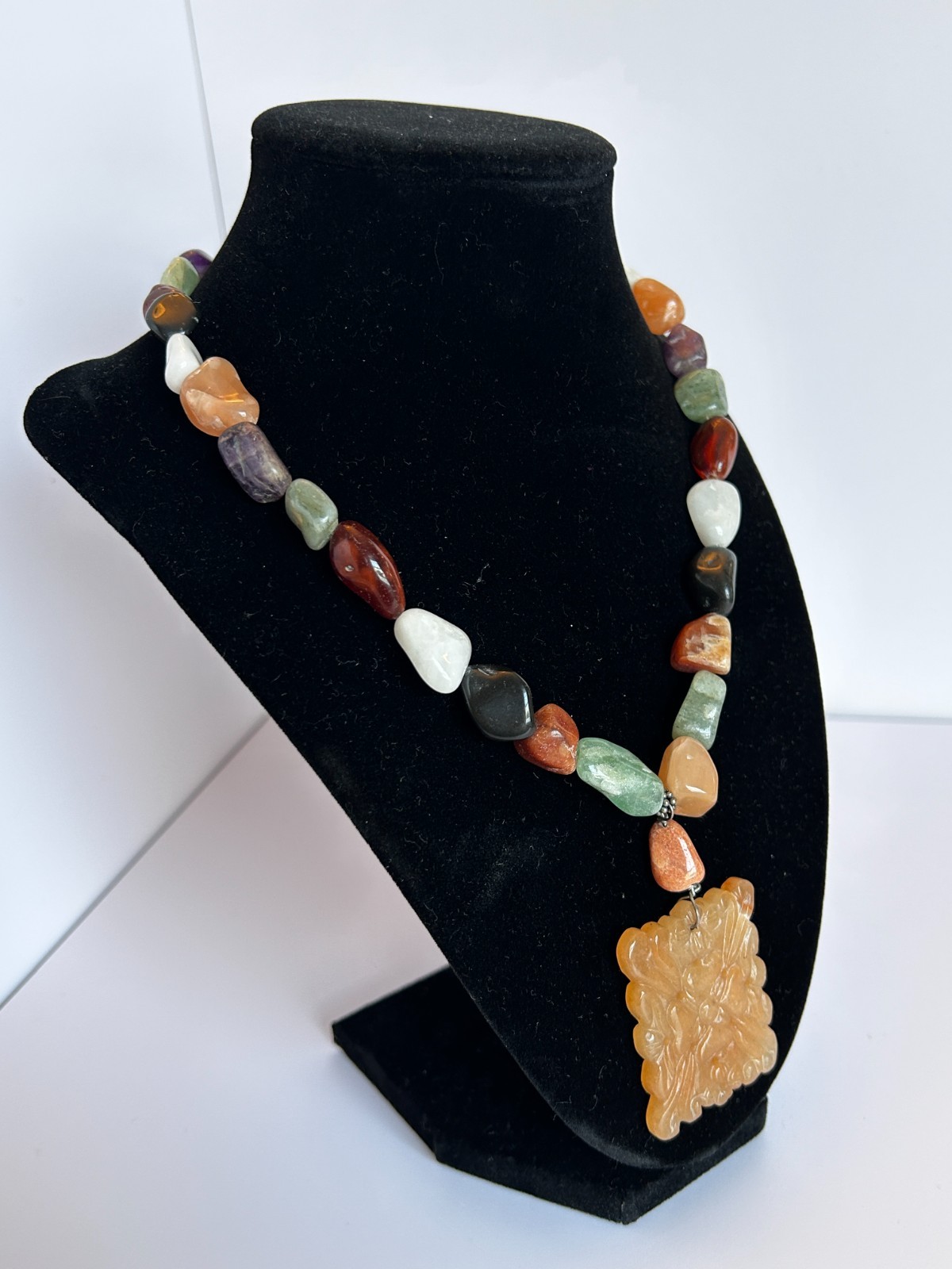 Vintage Multicolor Stone Necklace Carved Pendant Agate Jasper Quartz 18”