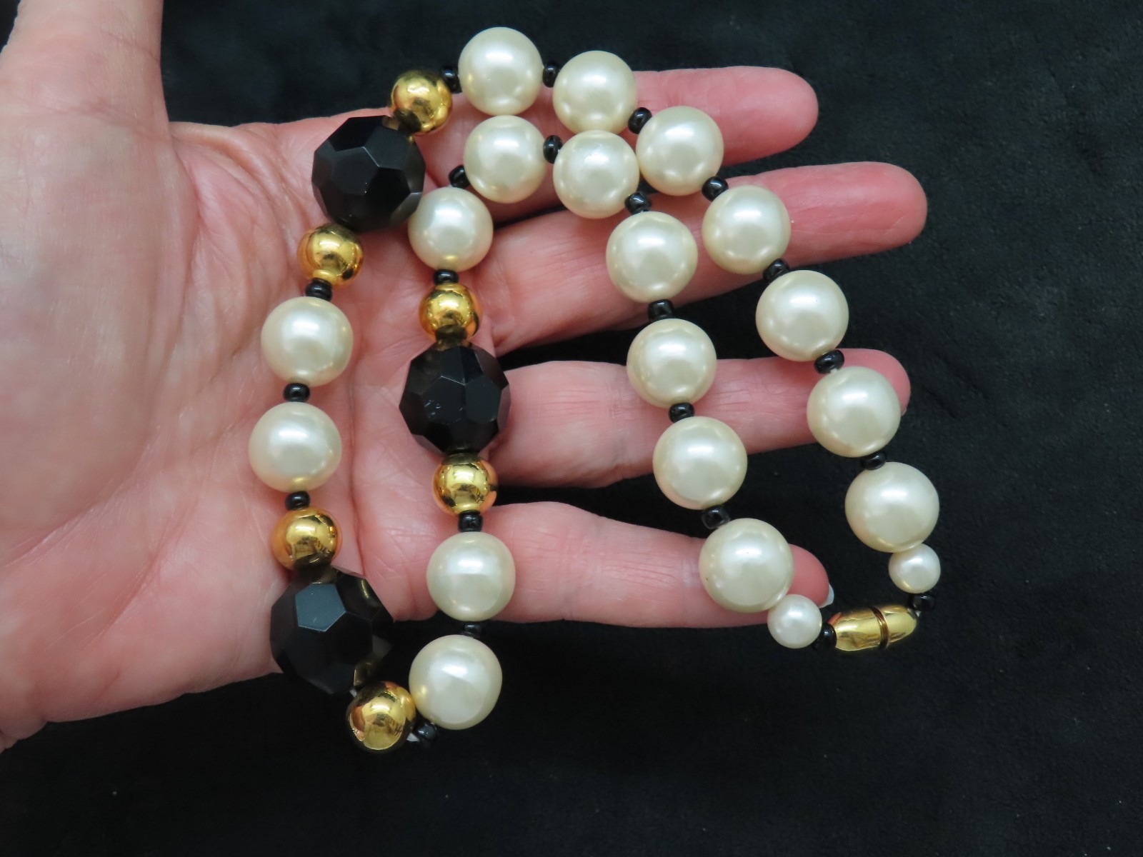 Vintage AVON 1986 “5th Avenue Necklace” Faux Pearl & Black Beads