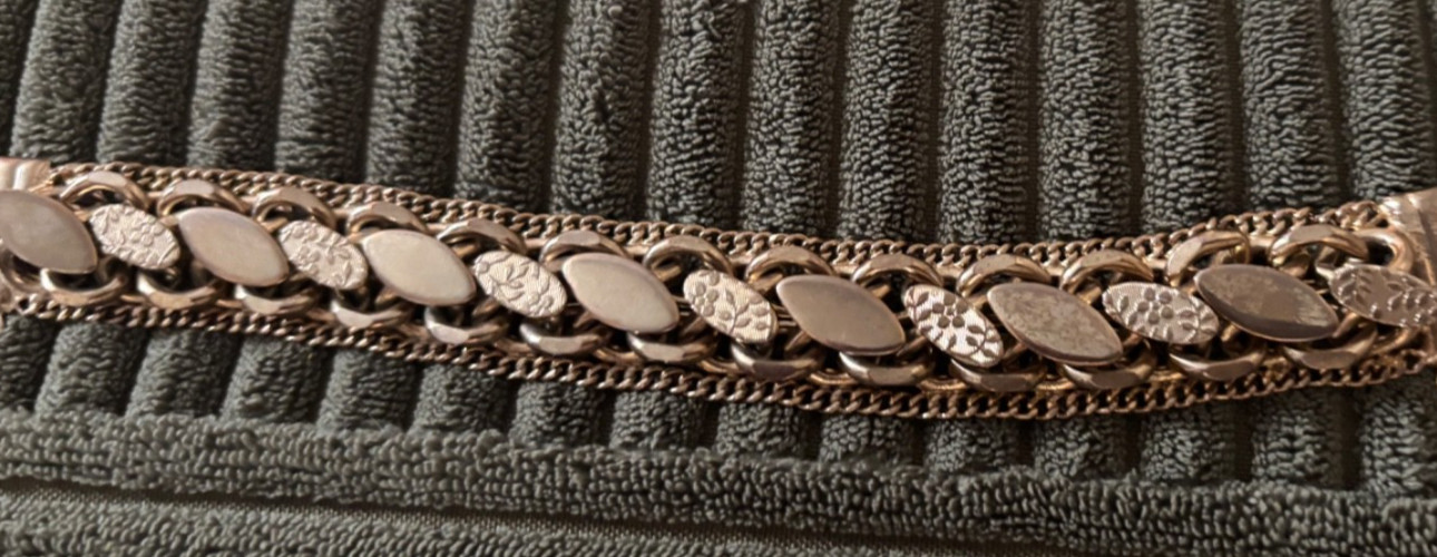 1960’s Vintage Heavy Link Textured Polished Gold Tone Floral Design,Safety Clasp