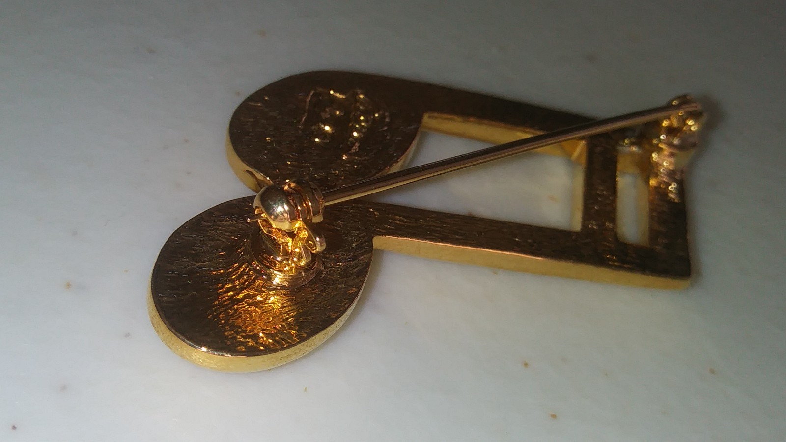 Allison Reed brooch pin gold tone musical notes with rhinestones