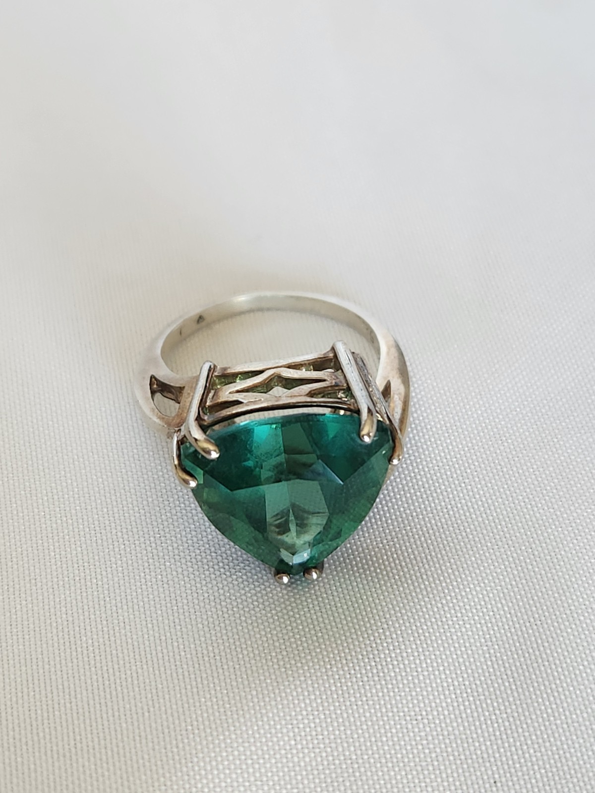 VINTAGE Sterling Silver 925 Trillion Cut Green EMERALD – SIZE 6