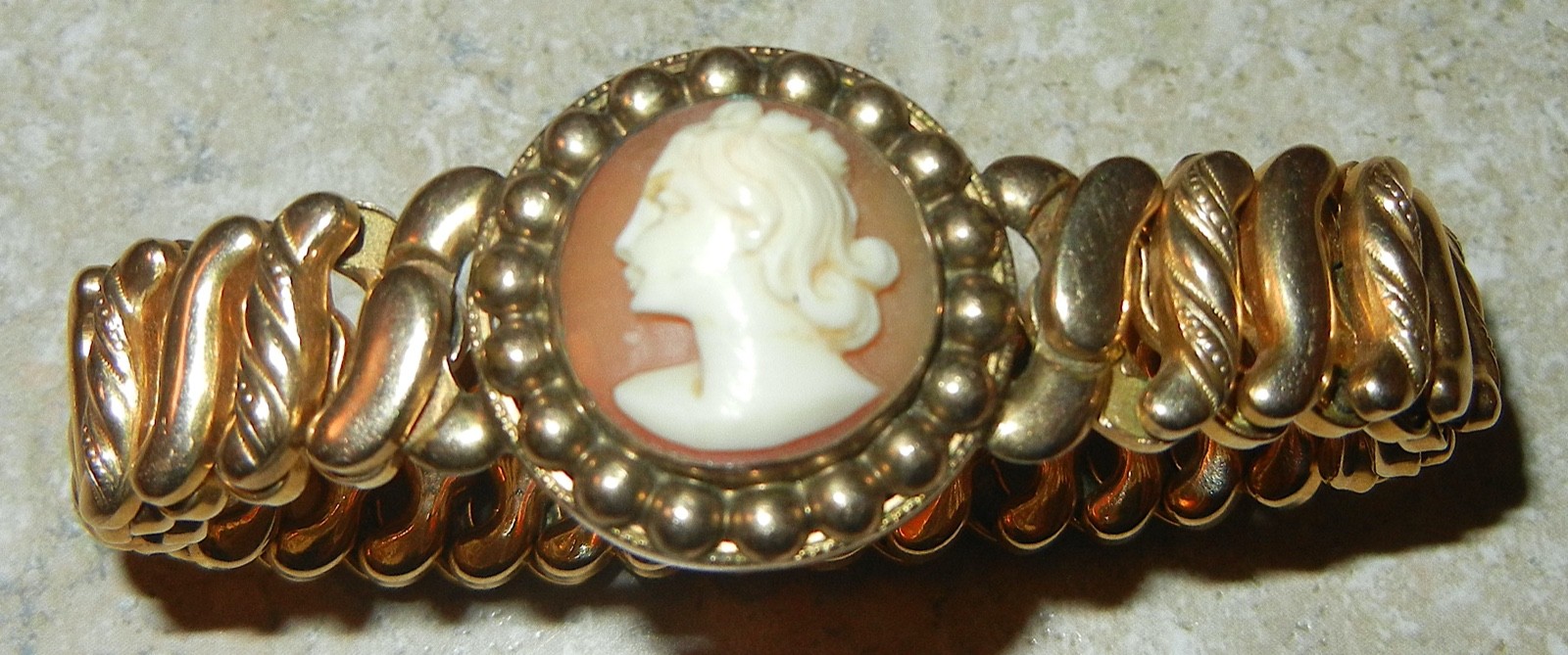 VINTAGE CARMEN THE DFB CO CAMEO SWEETHEART EXPANSION BRACELET HEART G.F. AS IS