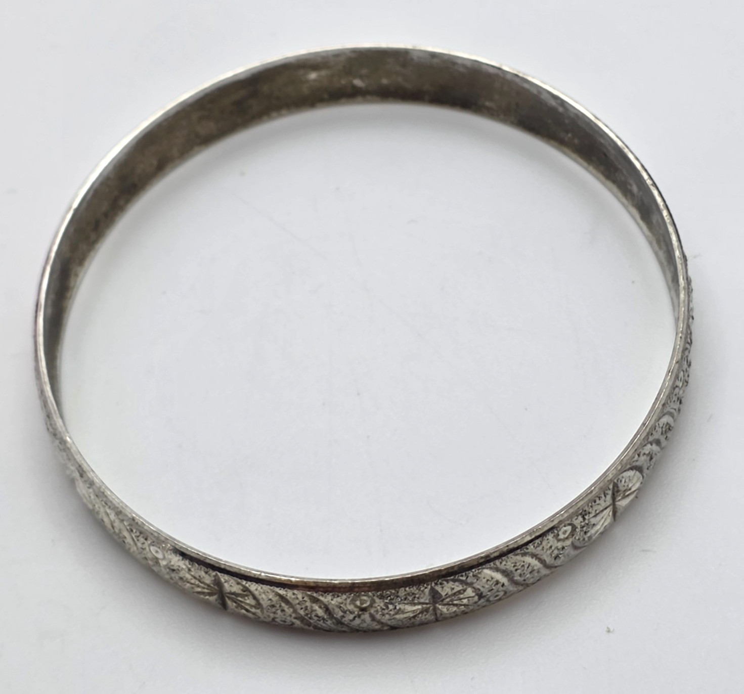Vintage Aluminum Diamond Cut Bangle Bracelet 7.75” 9.6mm Wide Etched Star