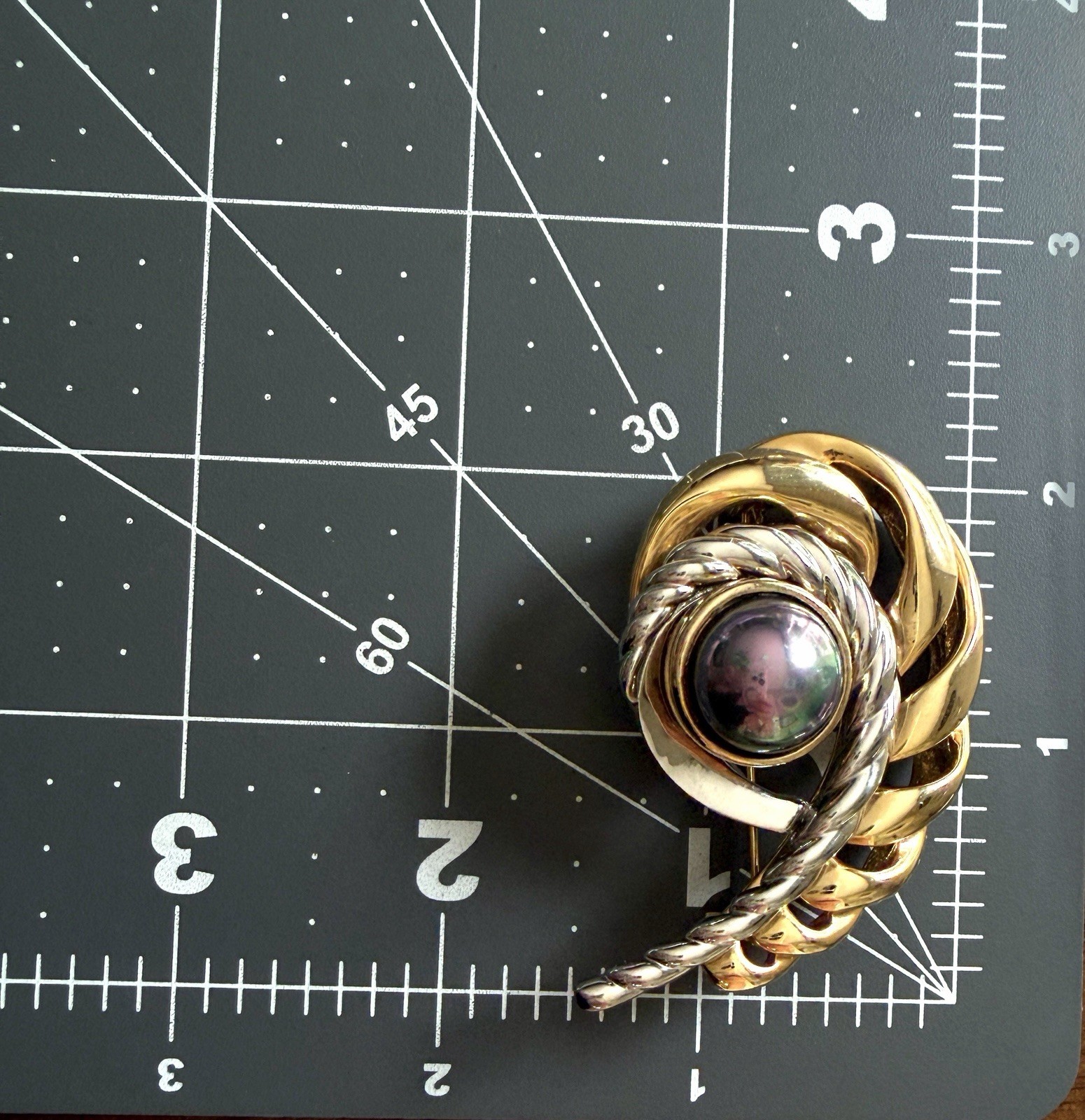 Peacock Faux Mabe Pearl Brooch Two Tone Gold Silver Swirl Ribbon Statement