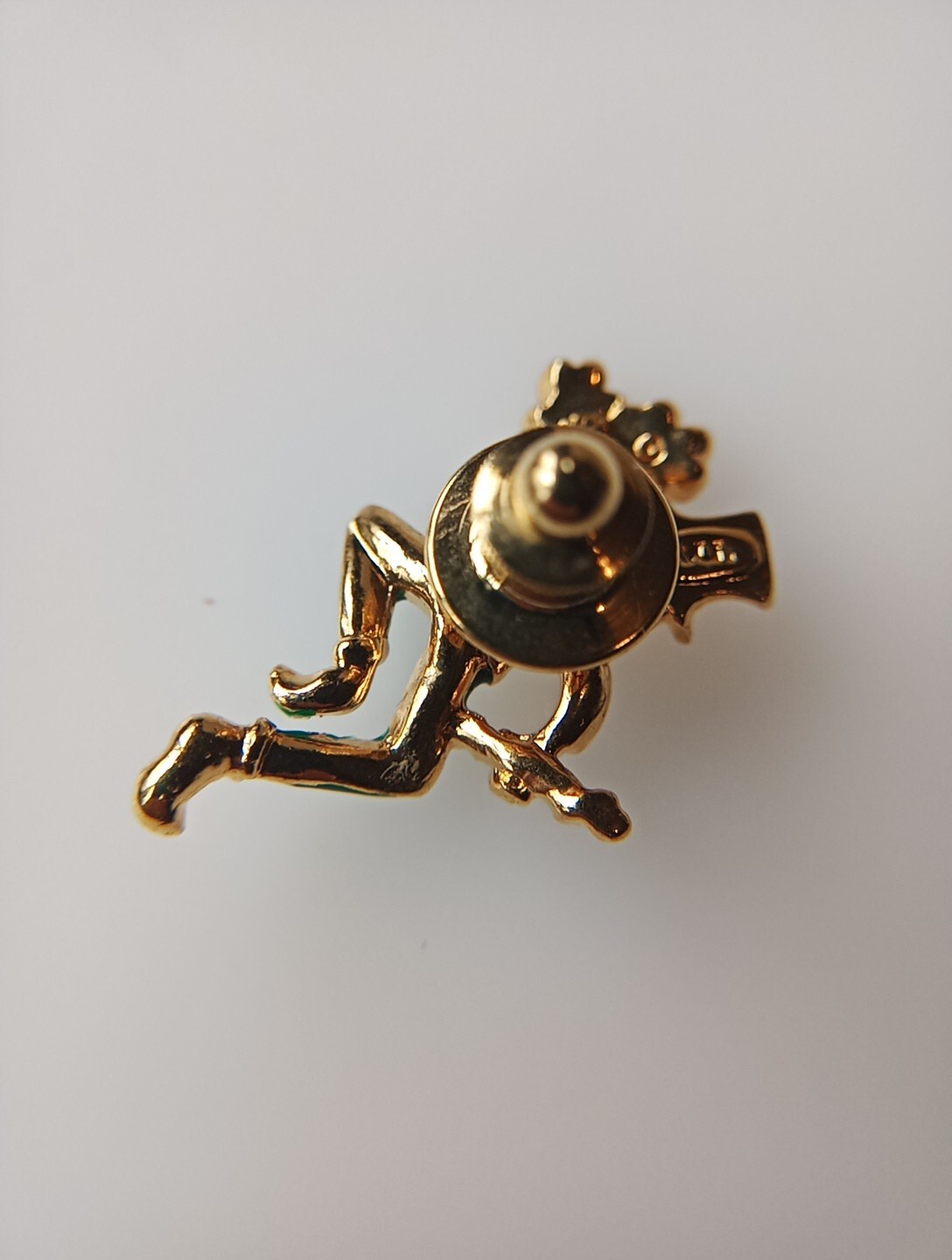 AVON 1995 St. PATRICK’s DAY Leprechaun With Cover & Stick Lapel Pin