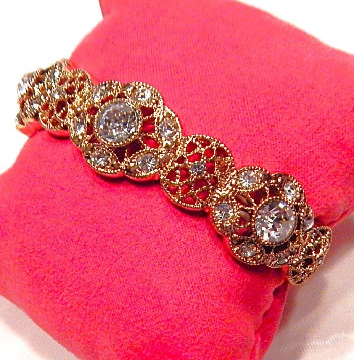 Retro Vintage MONET Rhinestone Cuff Bracelet Stretch NWOT S41